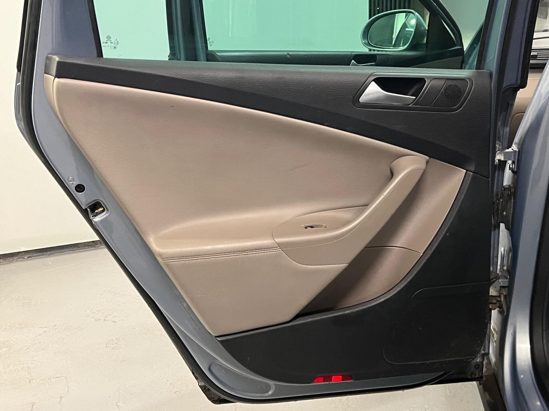 2009 Volkswagen Passat - Thumbnail 31