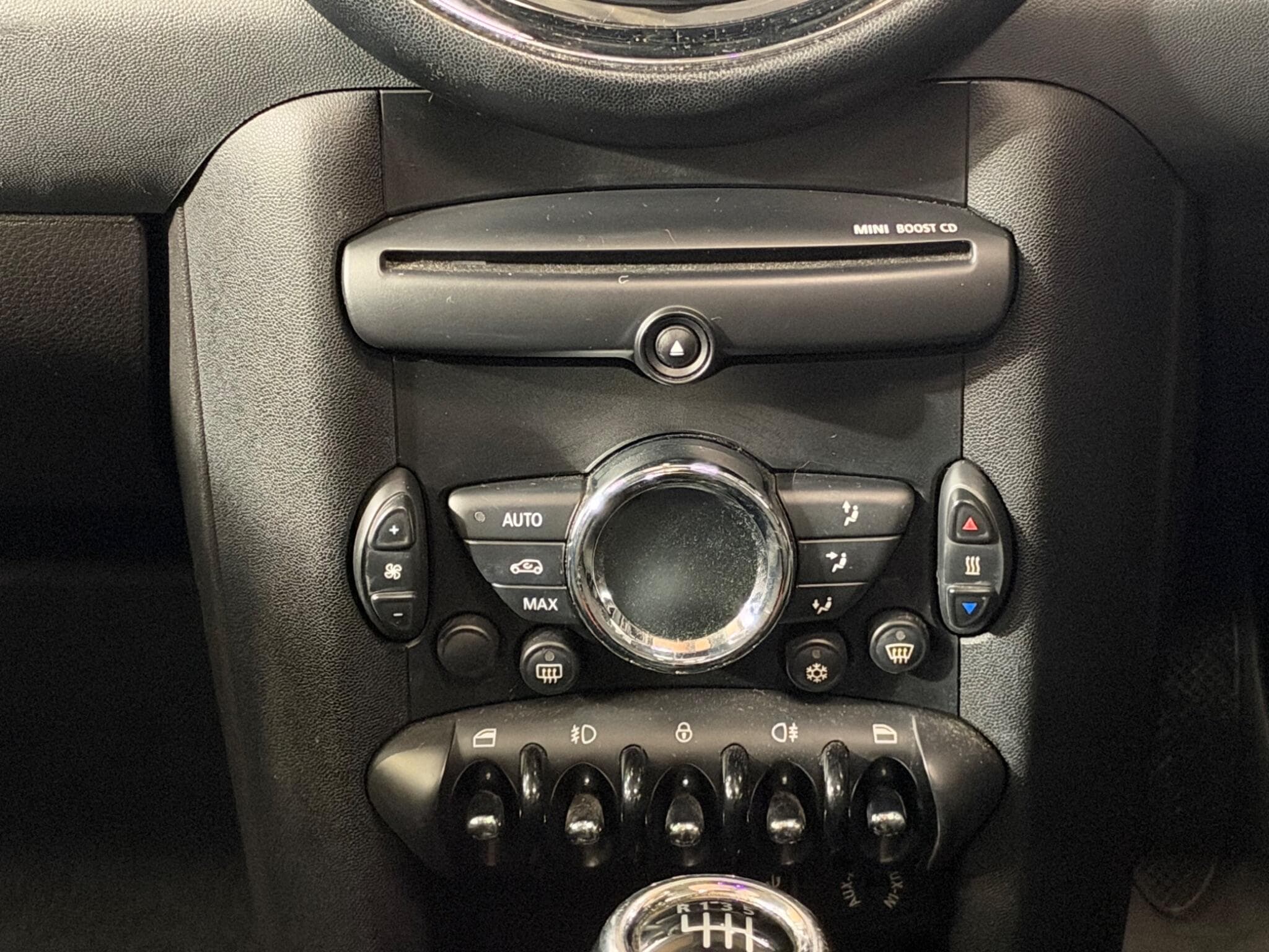 2011 MINI Hatch - Thumbnail 22