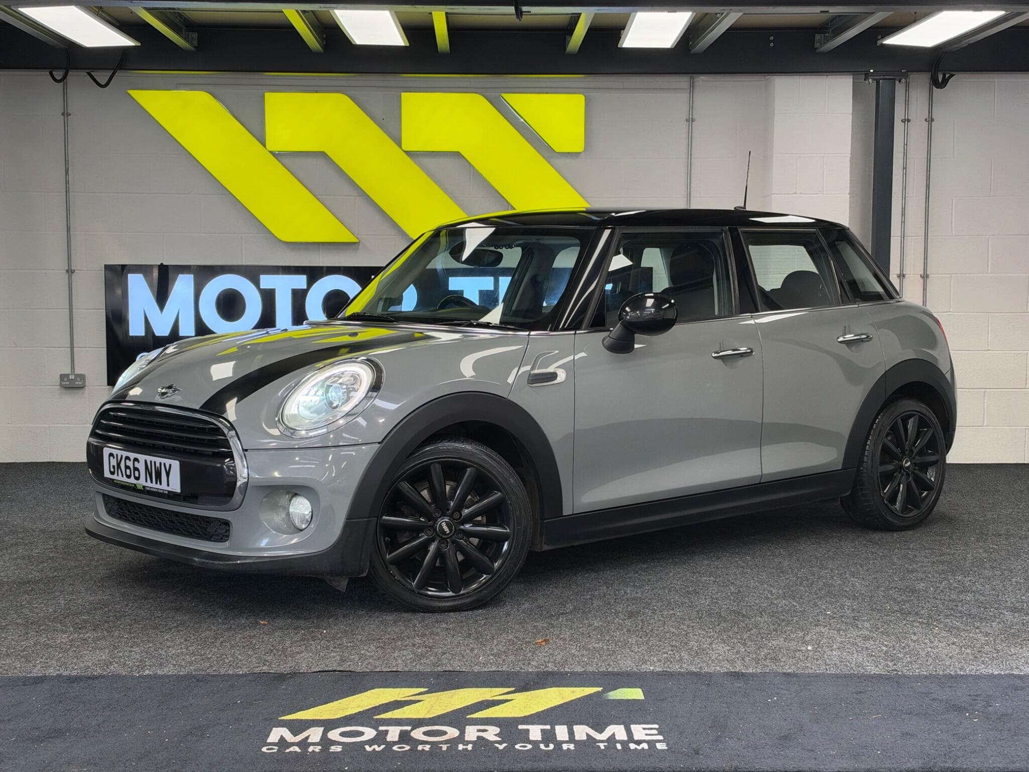 2016 MINI Hatch - Main