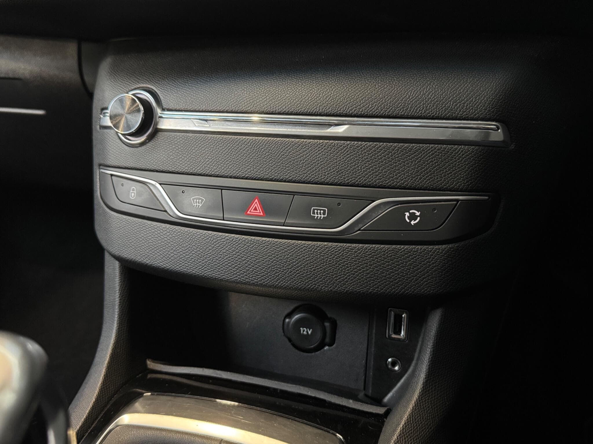 2016 Peugeot 308 SW - Thumbnail 19