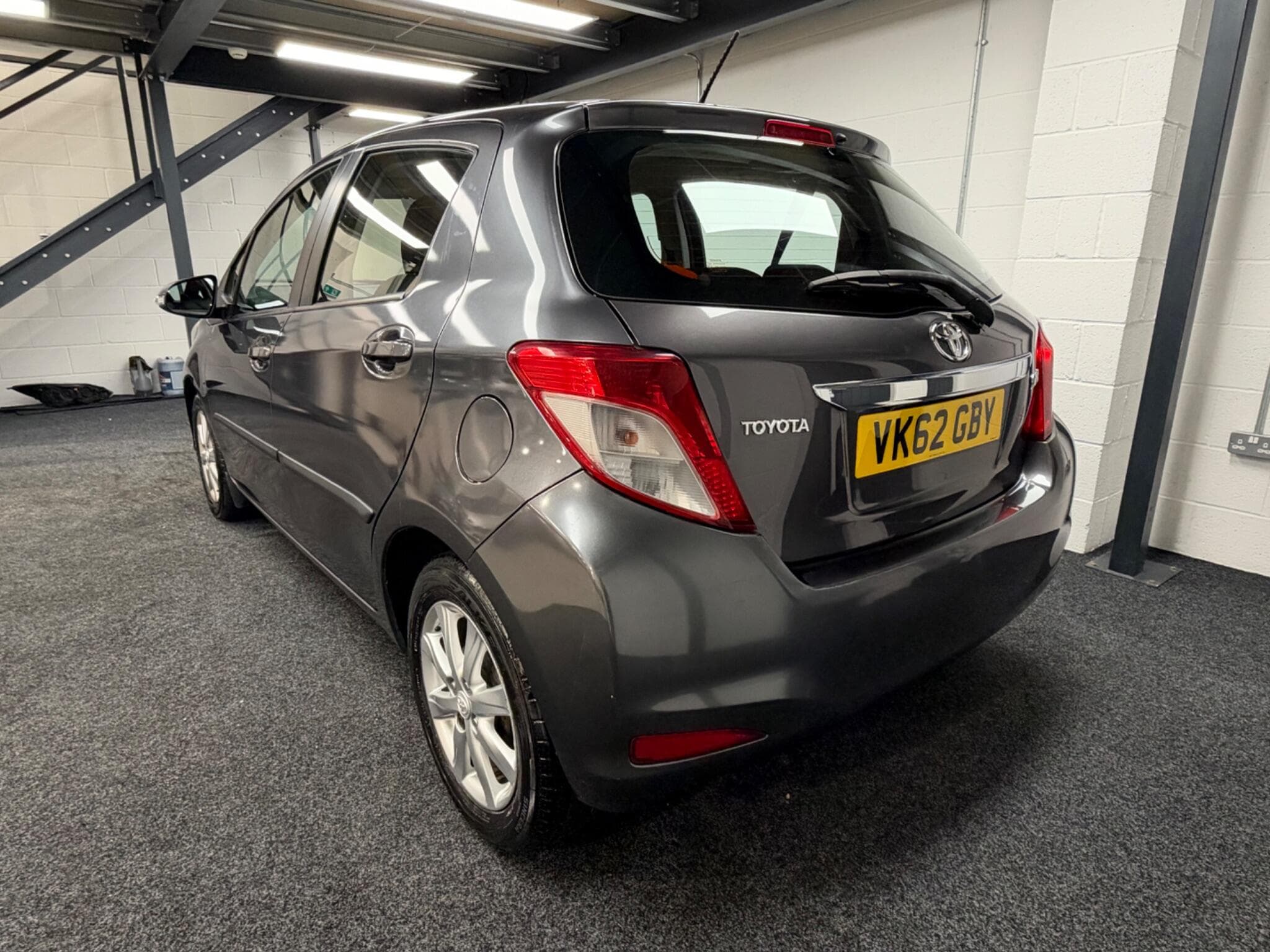 2012 Toyota Yaris - Thumbnail 4