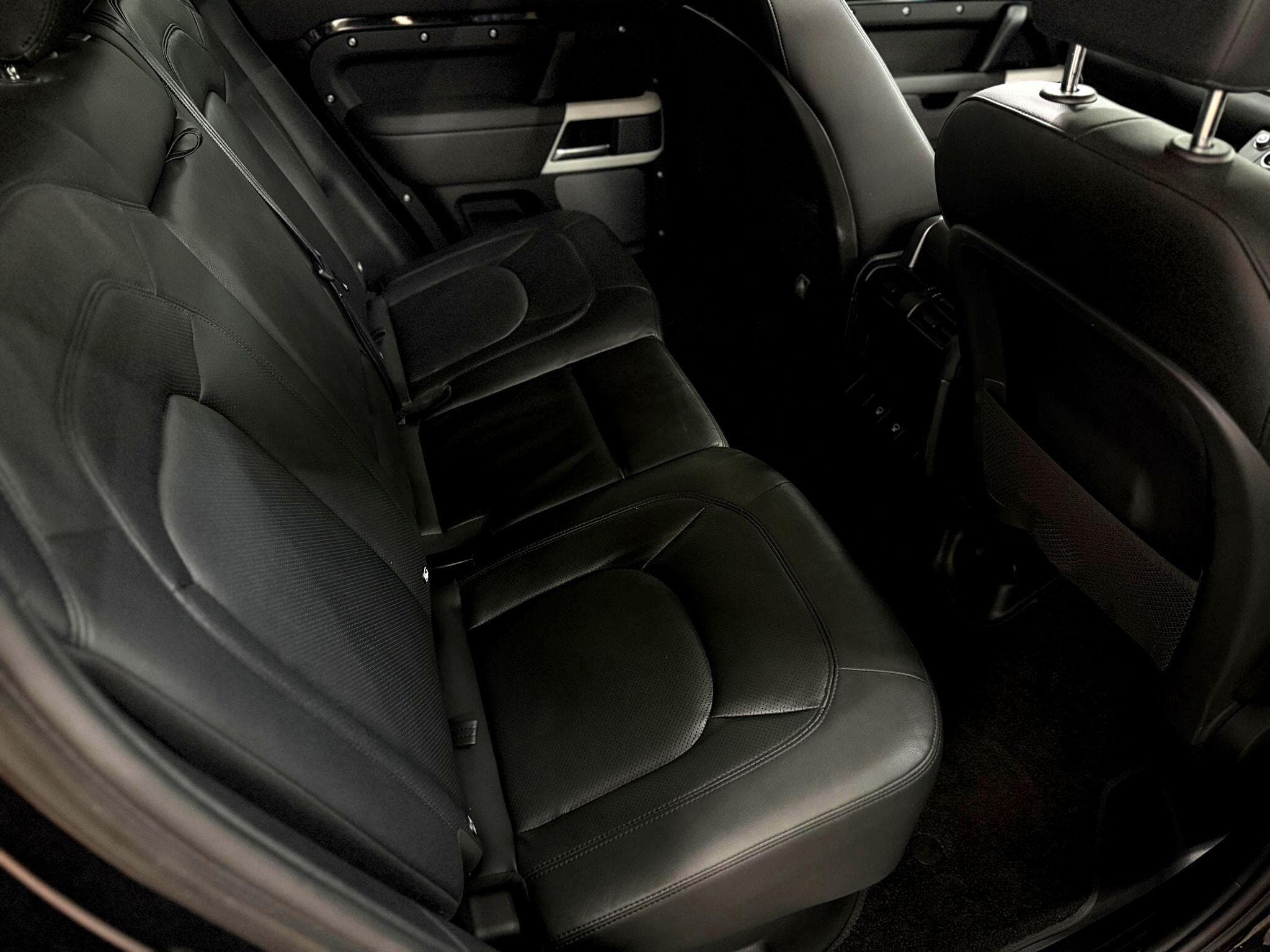 2024 Land Rover Defender 110 - Thumbnail 47