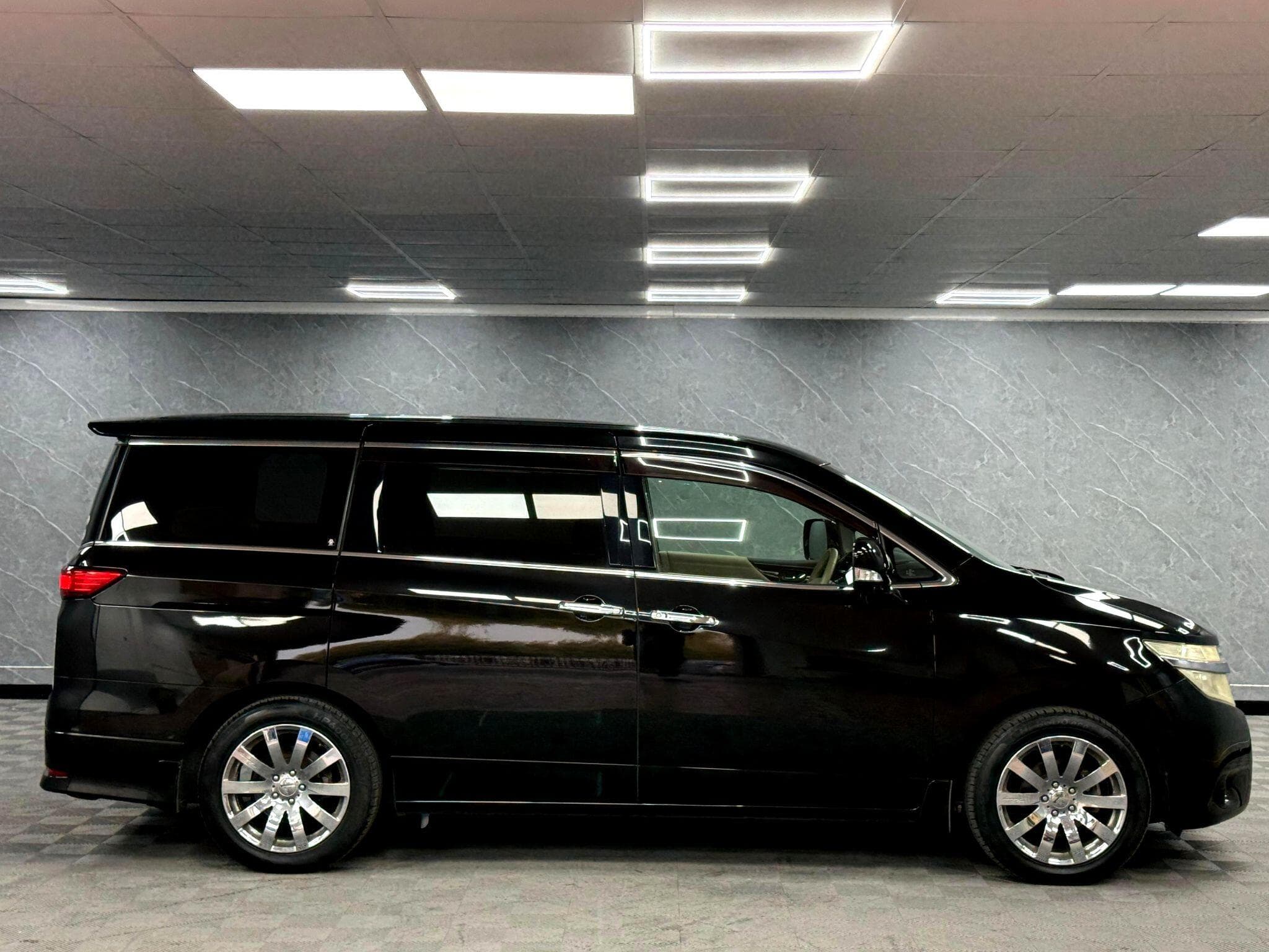 2011 Nissan Elgrand - Thumbnail 18