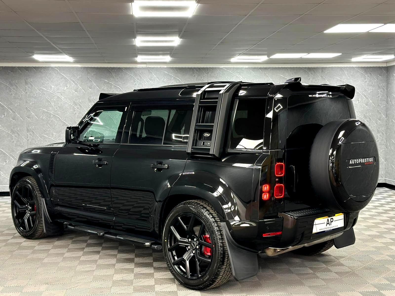 2025 Land Rover Defender 110 - Thumbnail 19