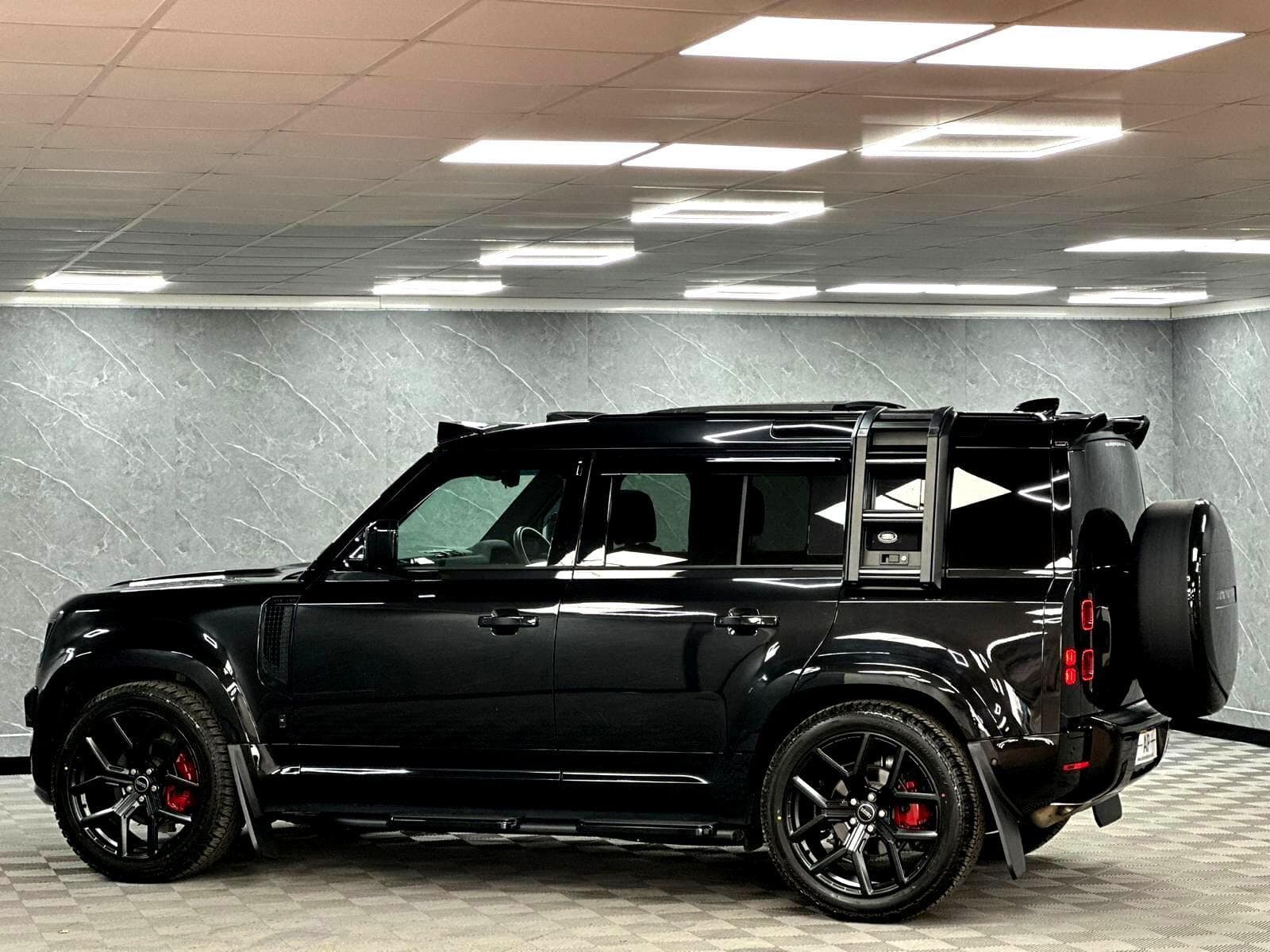 2025 Land Rover Defender 110 - Thumbnail 23