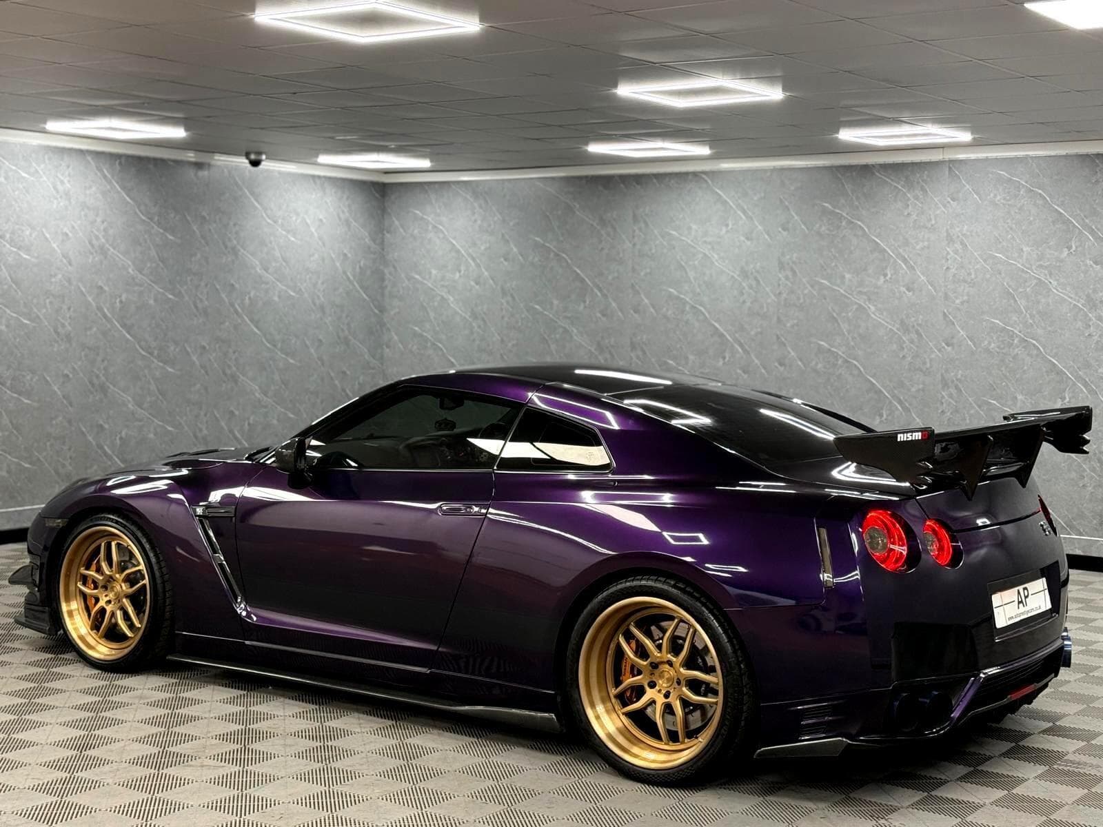 2011 Nissan GT-R - Thumbnail 42