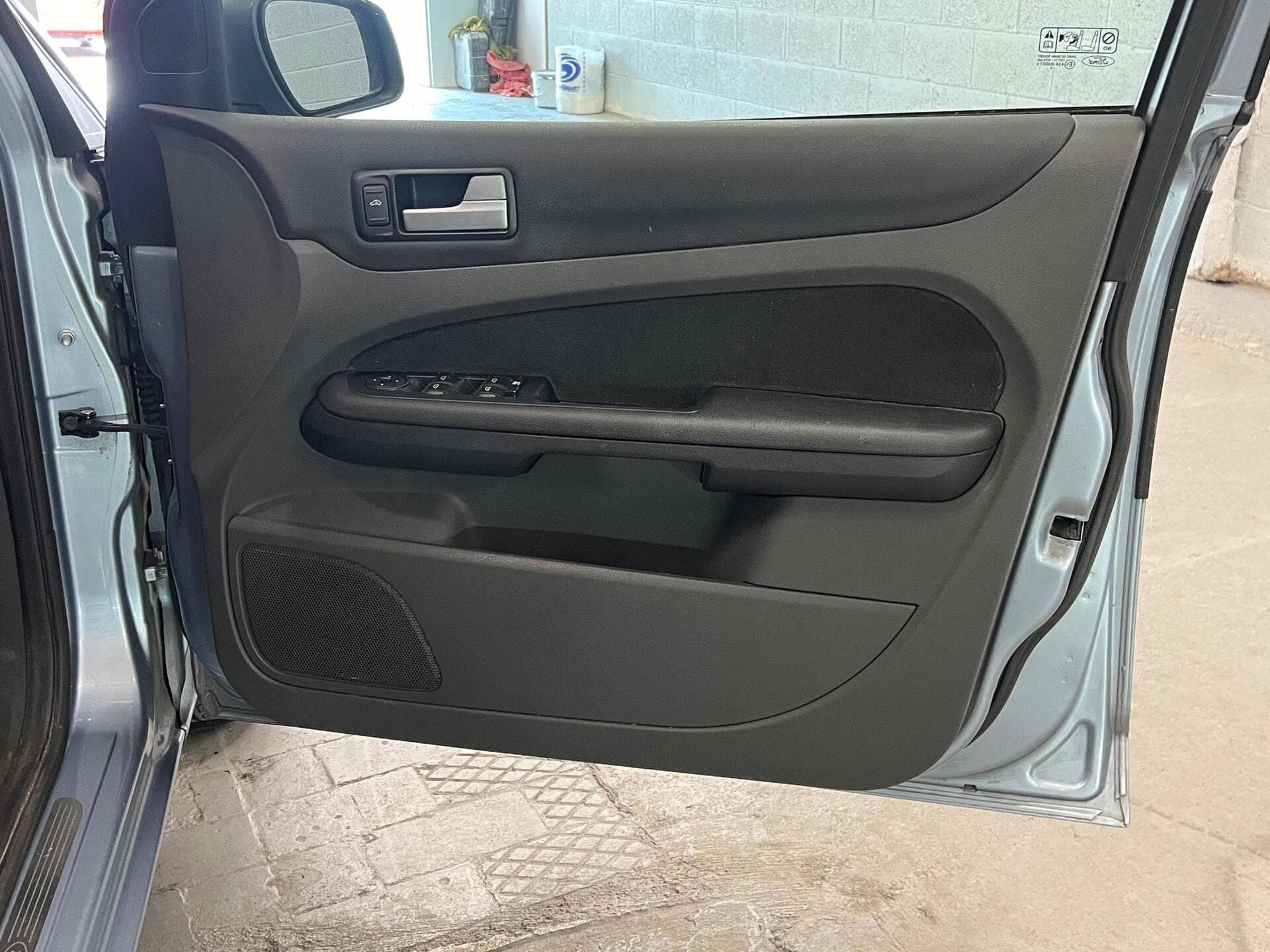 2007 Ford Focus - Thumbnail 18