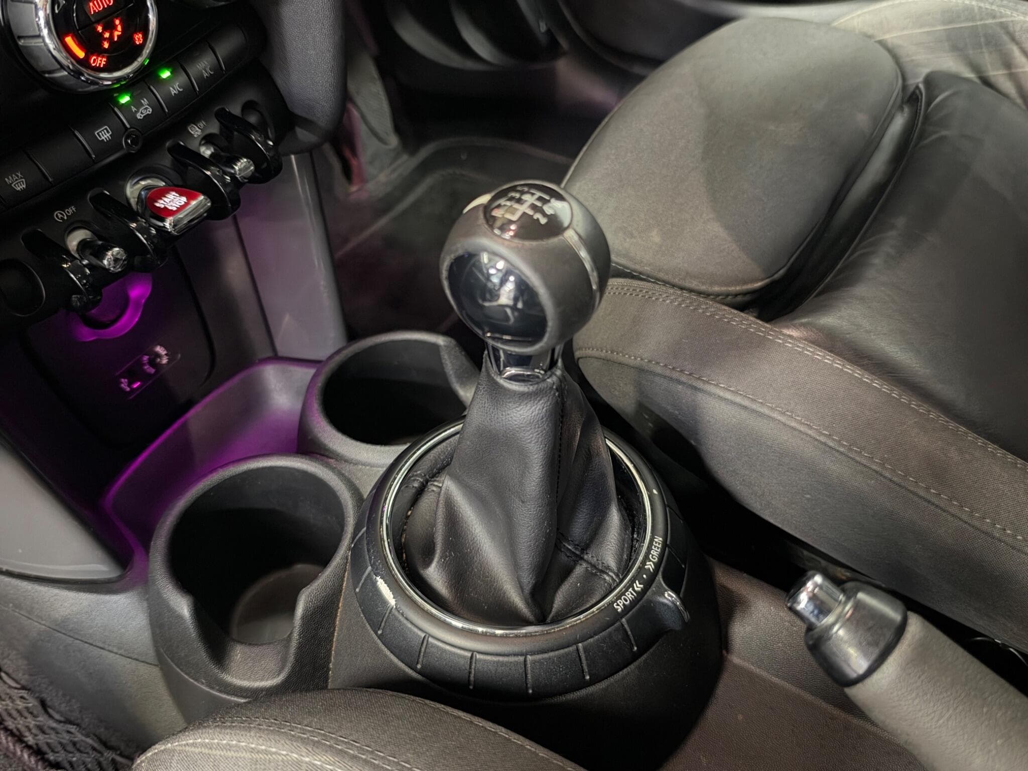 2016 MINI Hatch - Thumbnail 16