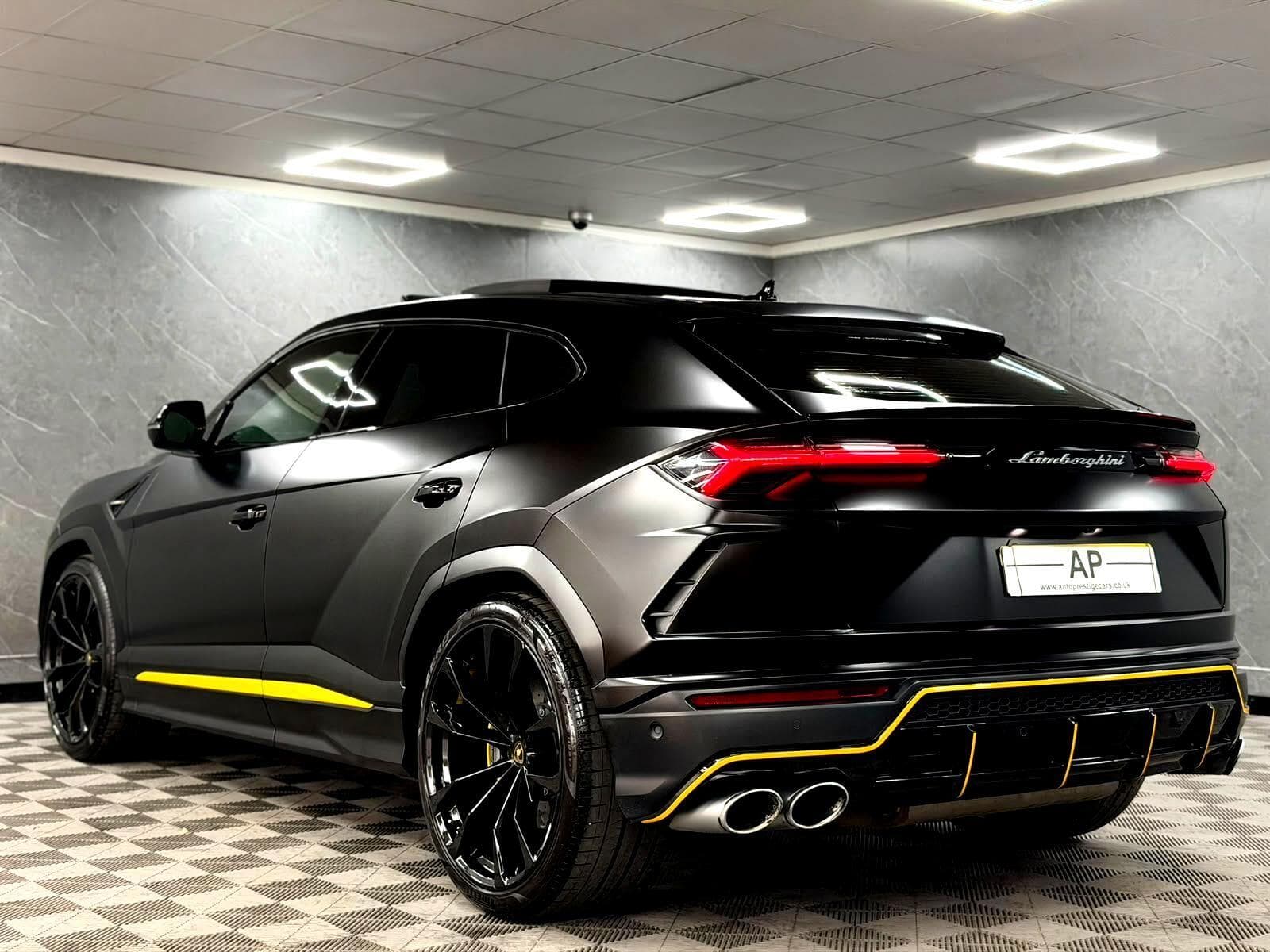 2022 Lamborghini Urus - Thumbnail 17