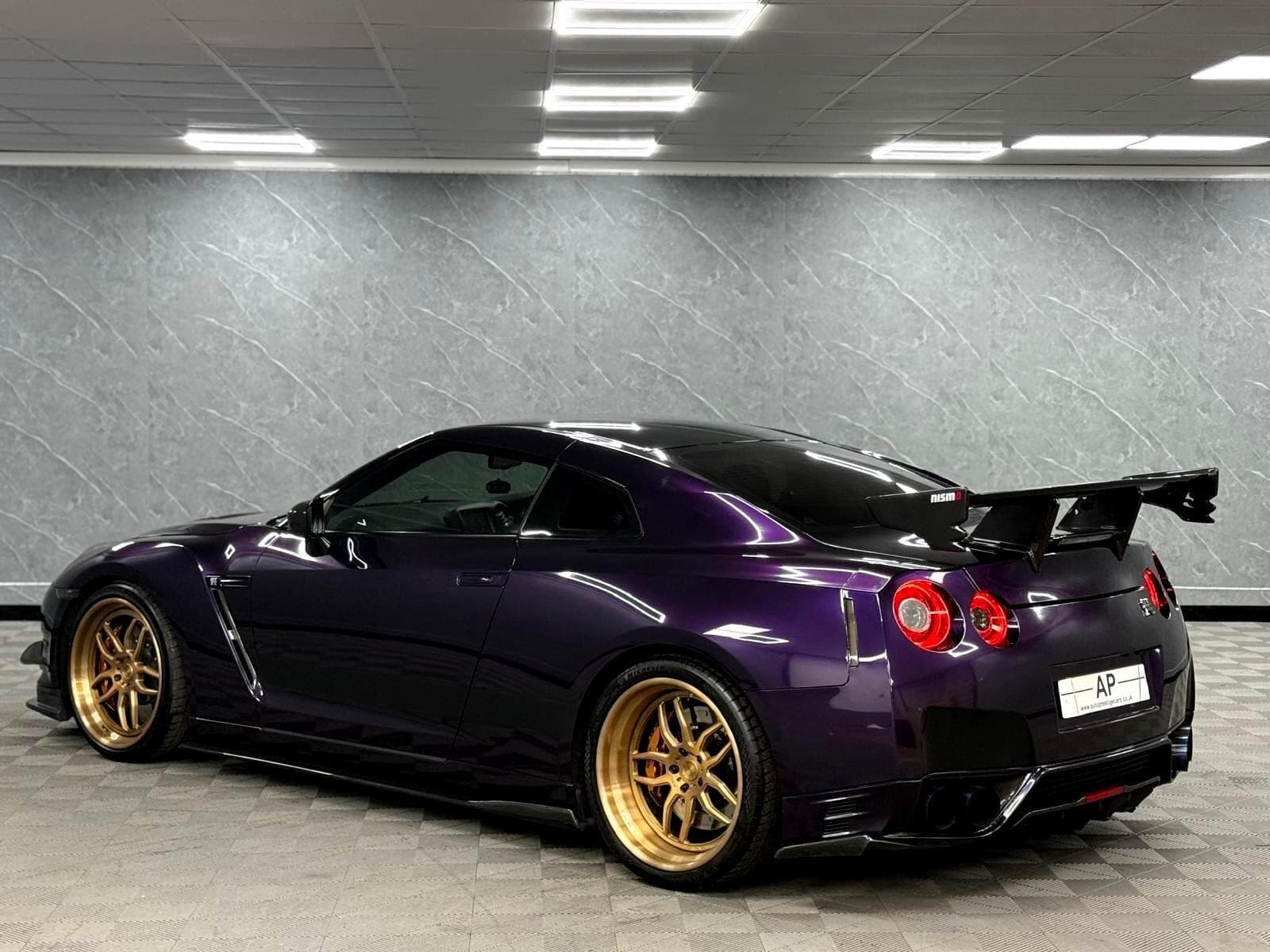 2011 Nissan GT-R - Thumbnail 38