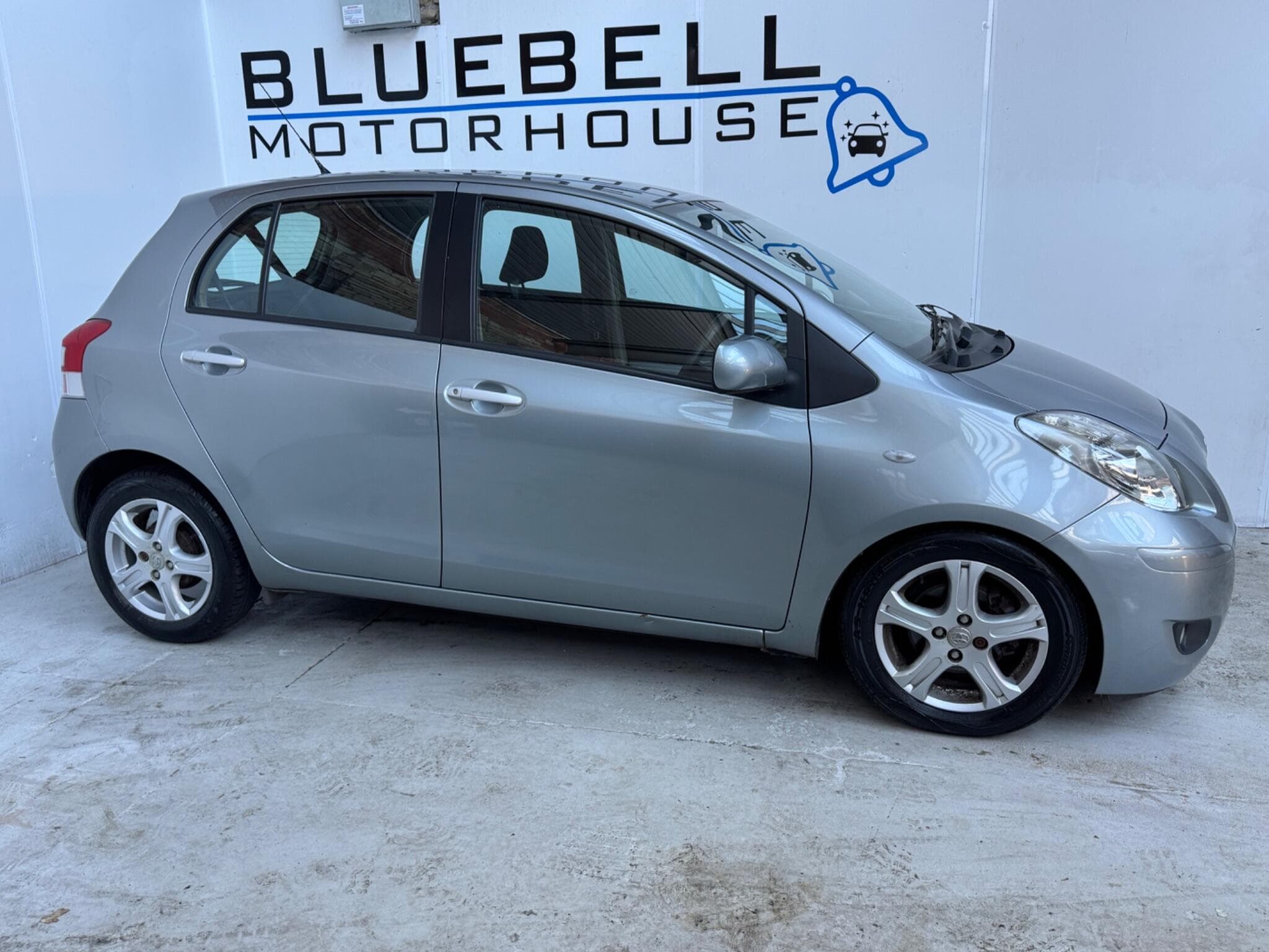 2010 Toyota Yaris - Thumbnail 8