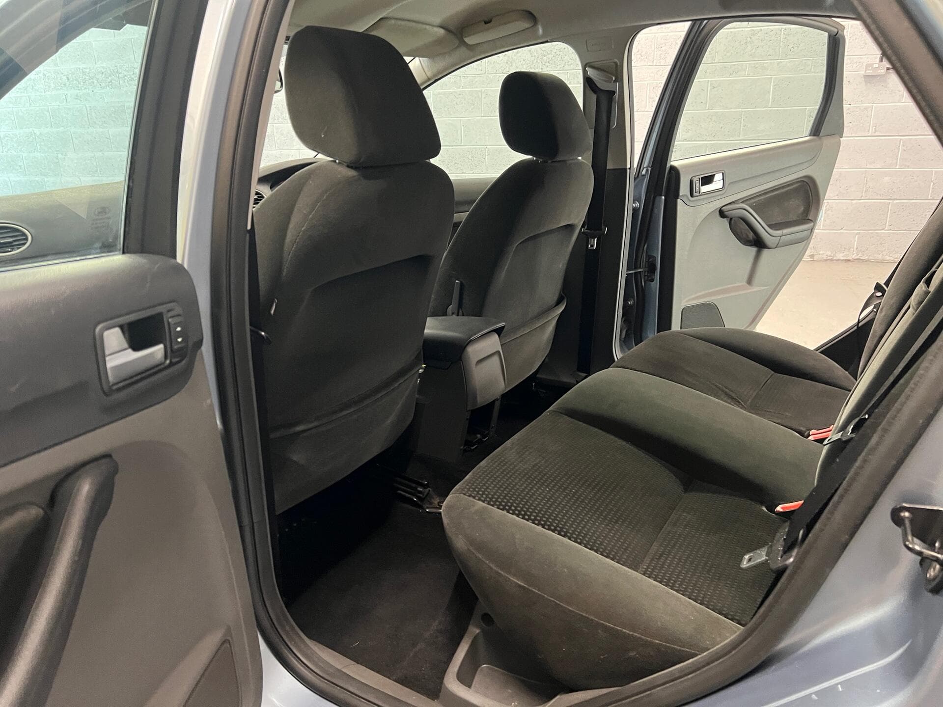 2007 Ford Focus - Thumbnail 29