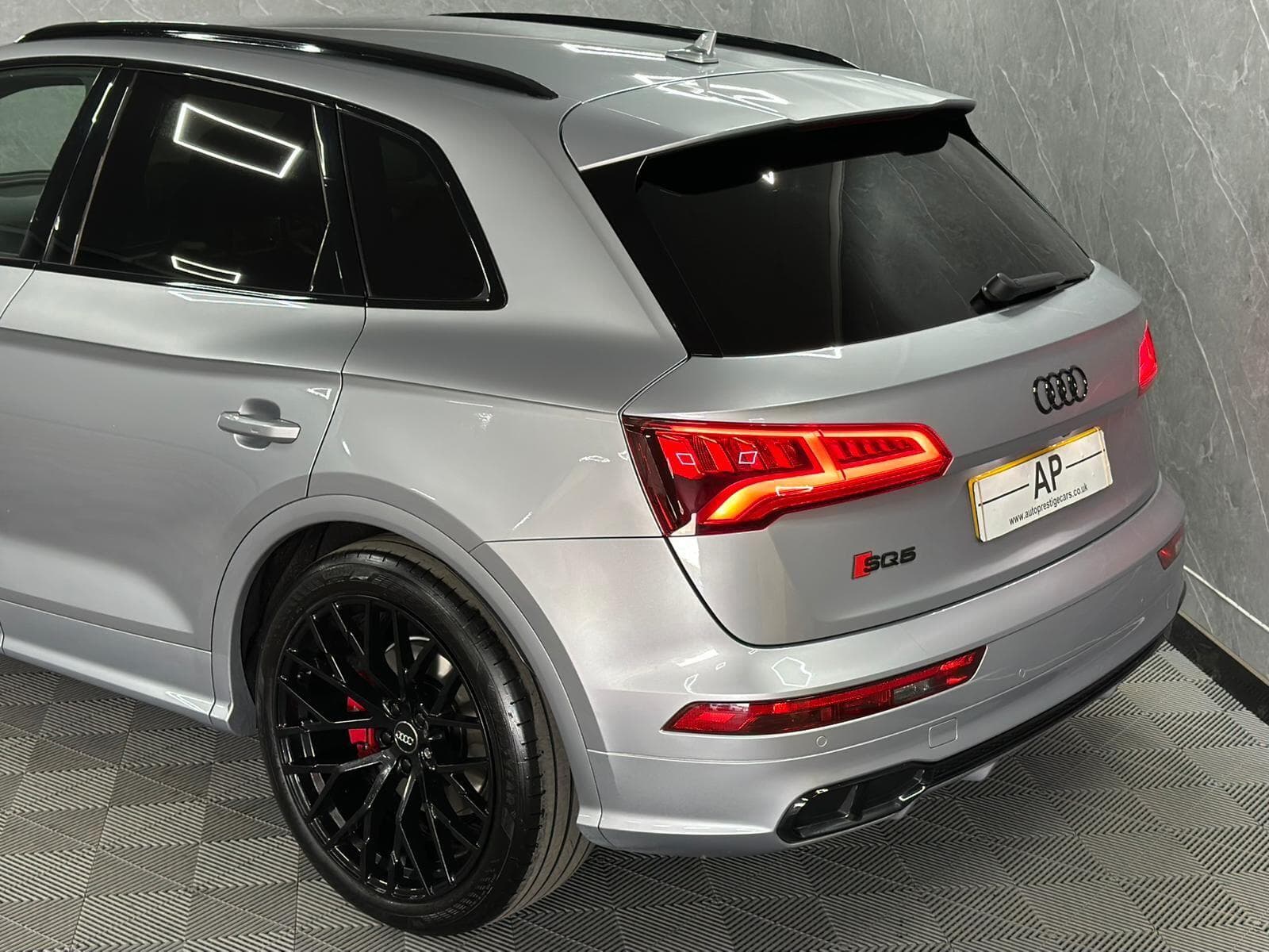 2017 Audi SQ5 - Thumbnail 9