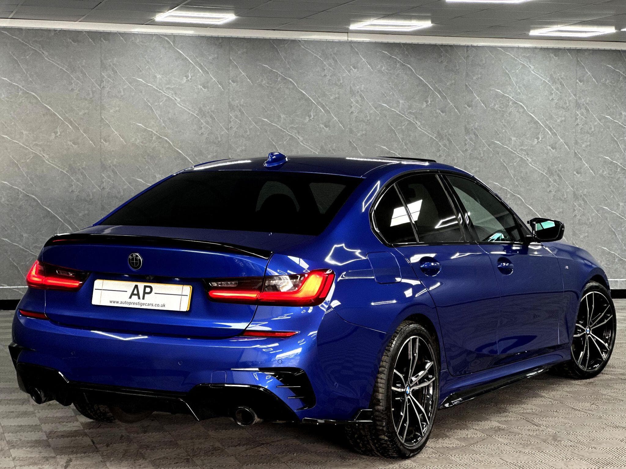 2019 BMW 3 Series - Thumbnail 19