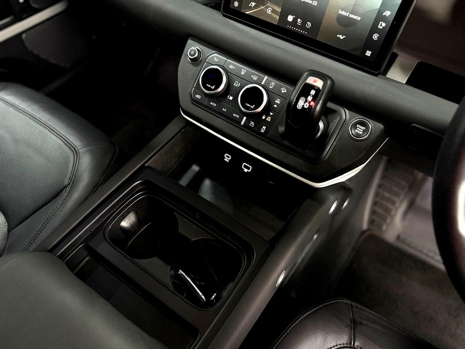 2024 Land Rover Defender 110 - Thumbnail 34