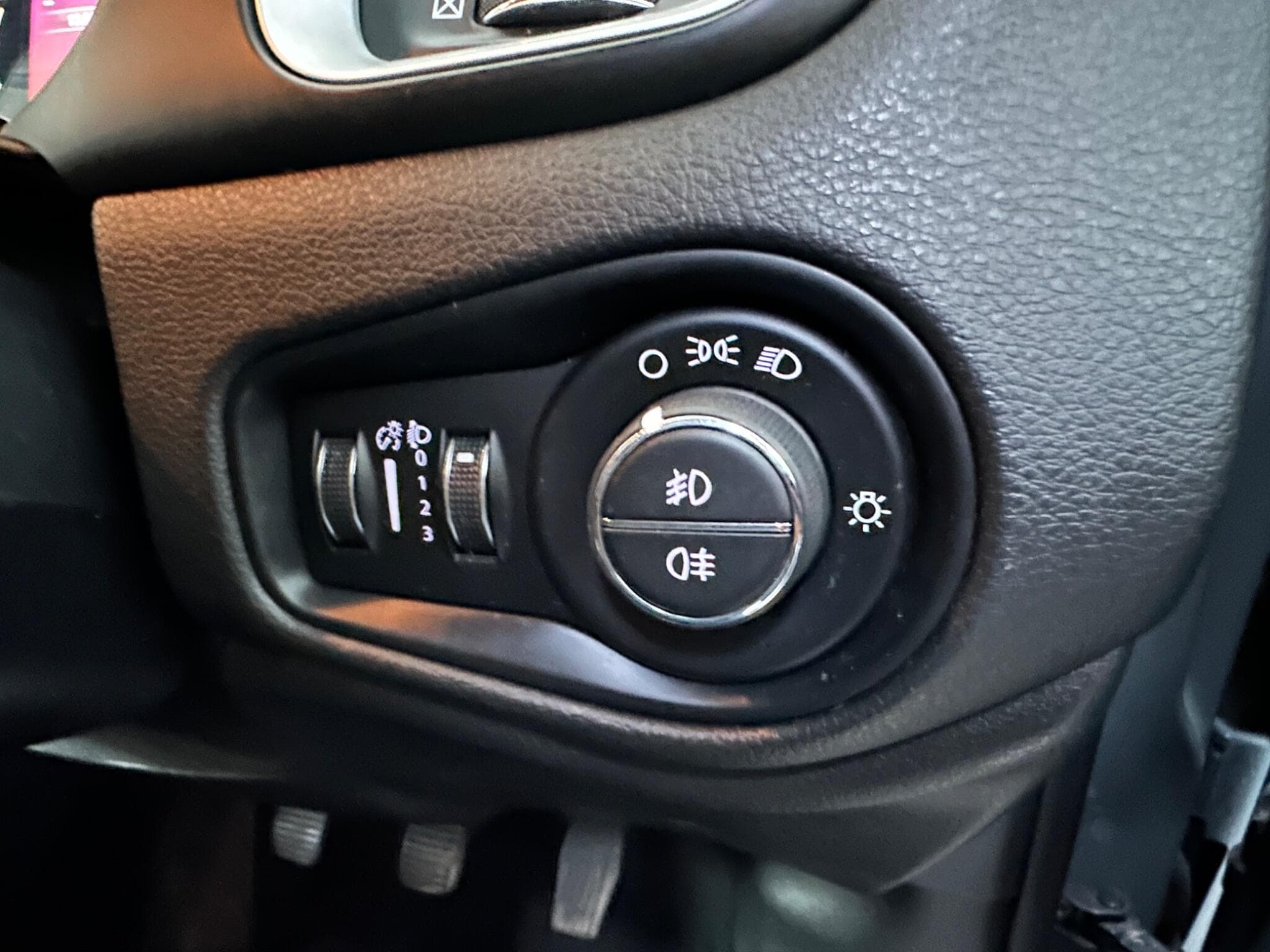 2016 Jeep Renegade - Thumbnail 18