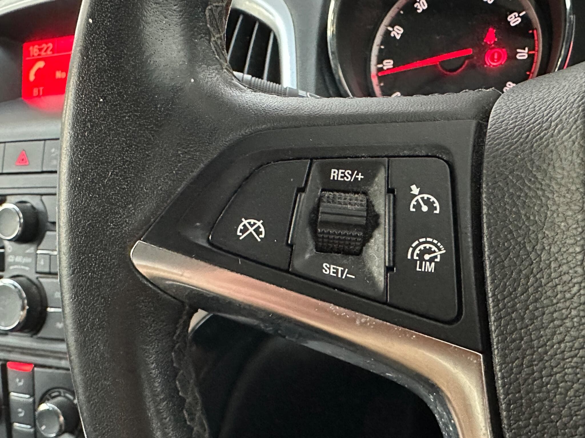2015 Vauxhall Astra - Thumbnail 12