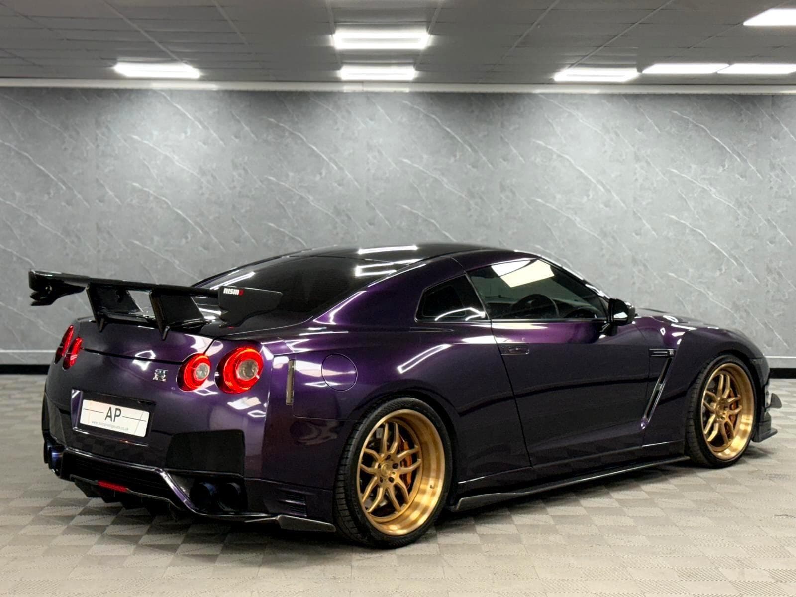 2011 Nissan GT-R - Thumbnail 48