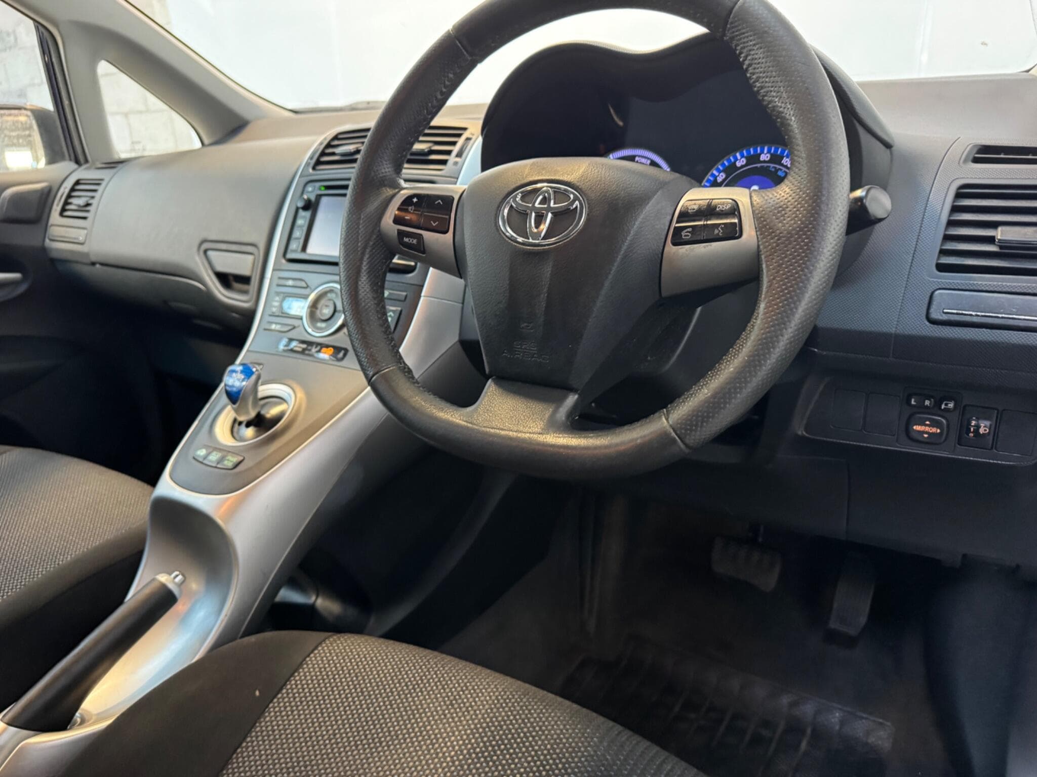 2012 Toyota Auris - Image 4