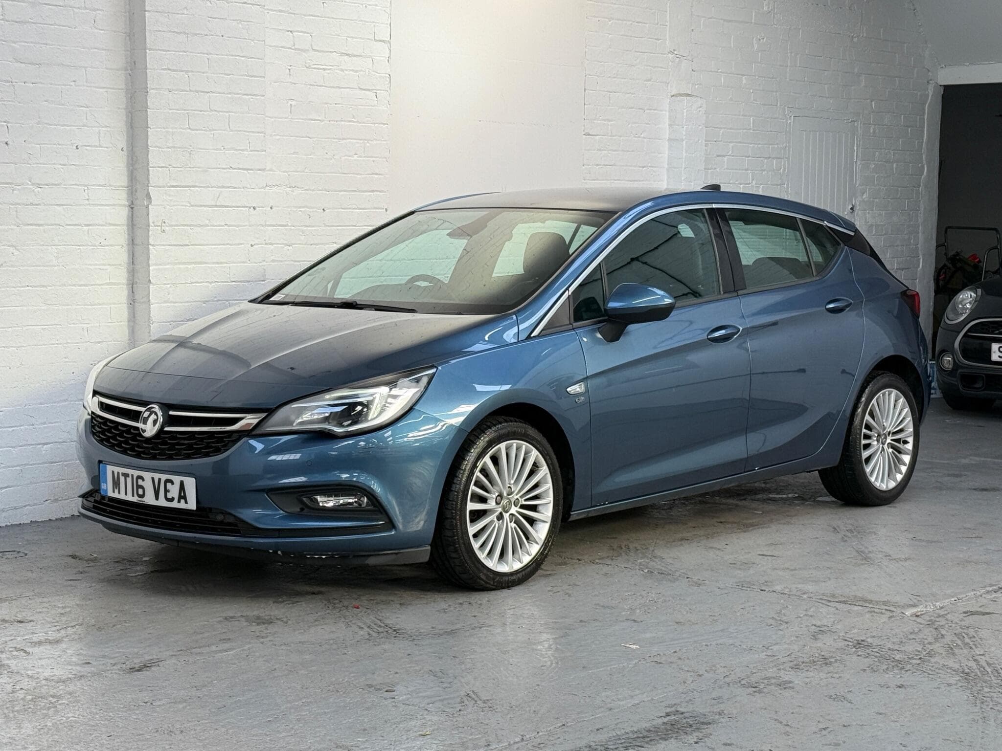 2016 Vauxhall Astra - Thumbnail 4