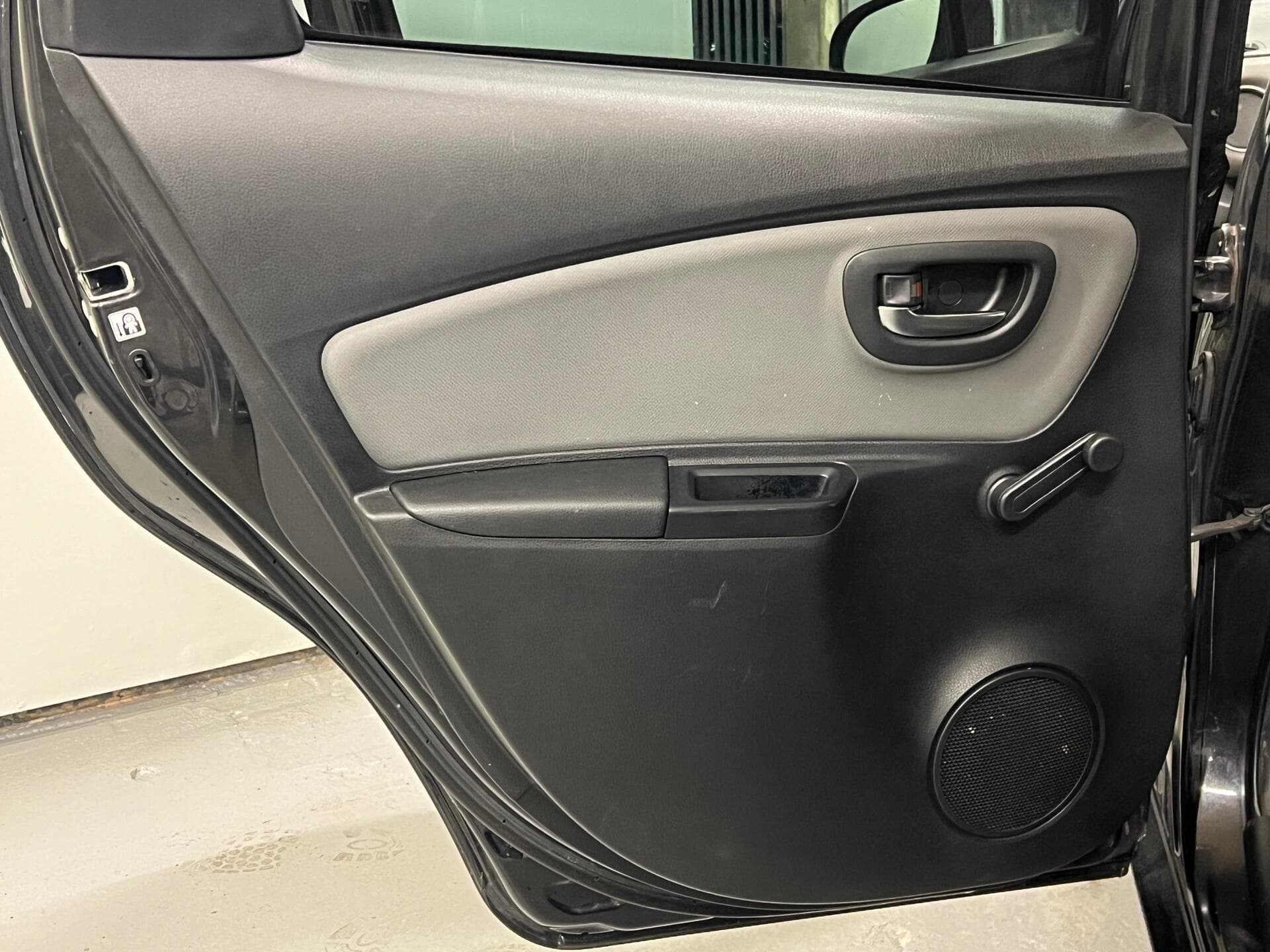 2016 Toyota Yaris - Thumbnail 43