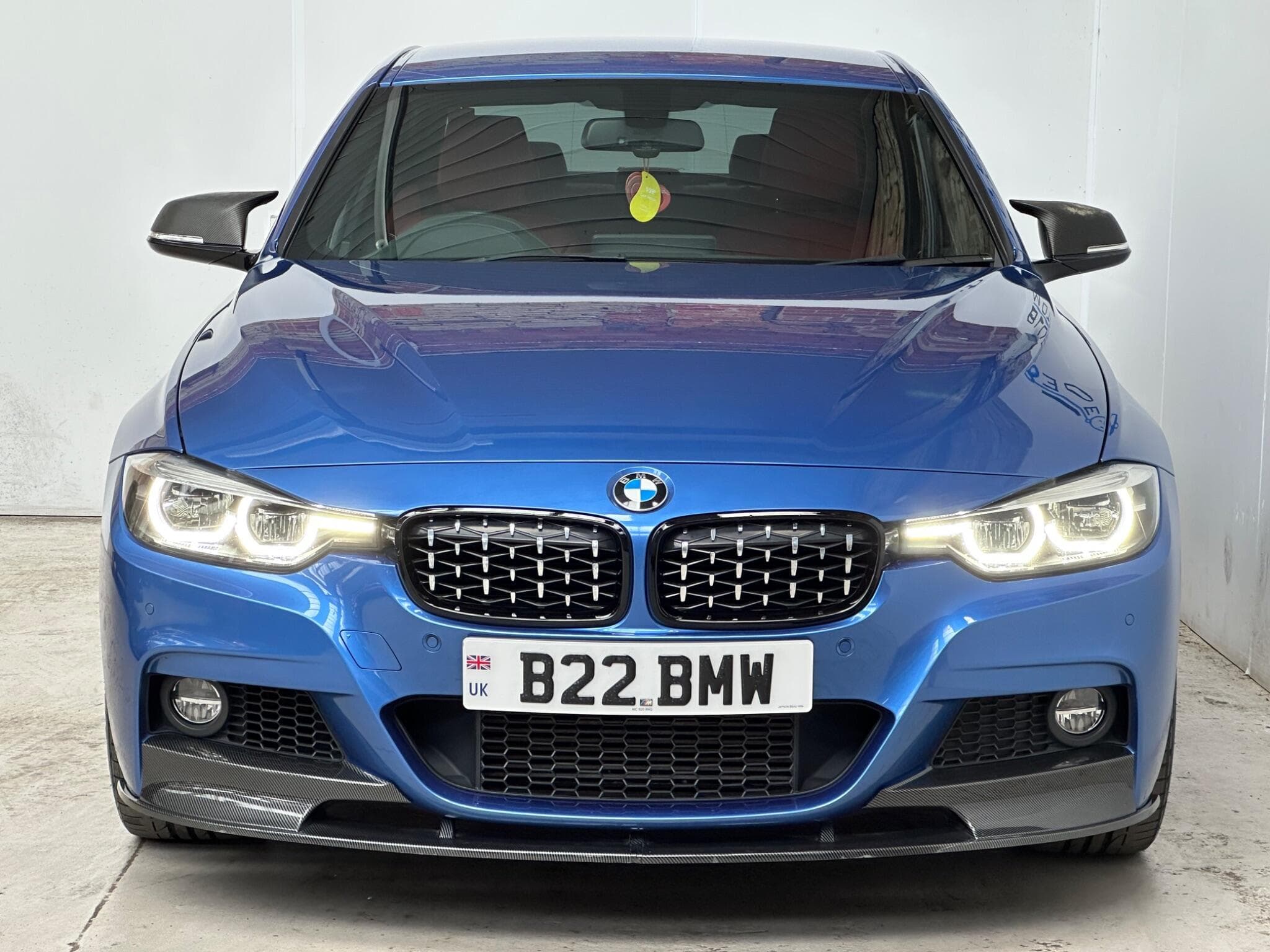 2017 BMW 3 Series - Thumbnail 2