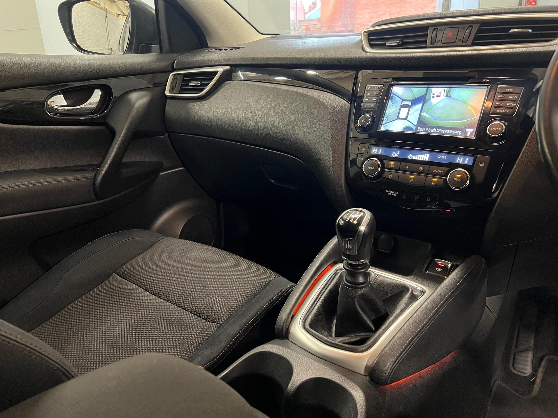 2015 Nissan Qashqai - Thumbnail 36