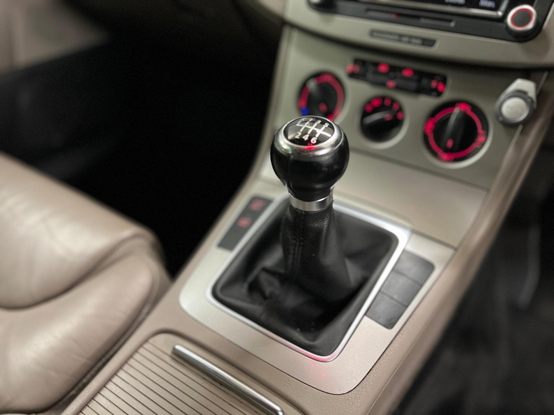 2009 Volkswagen Passat - Thumbnail 29