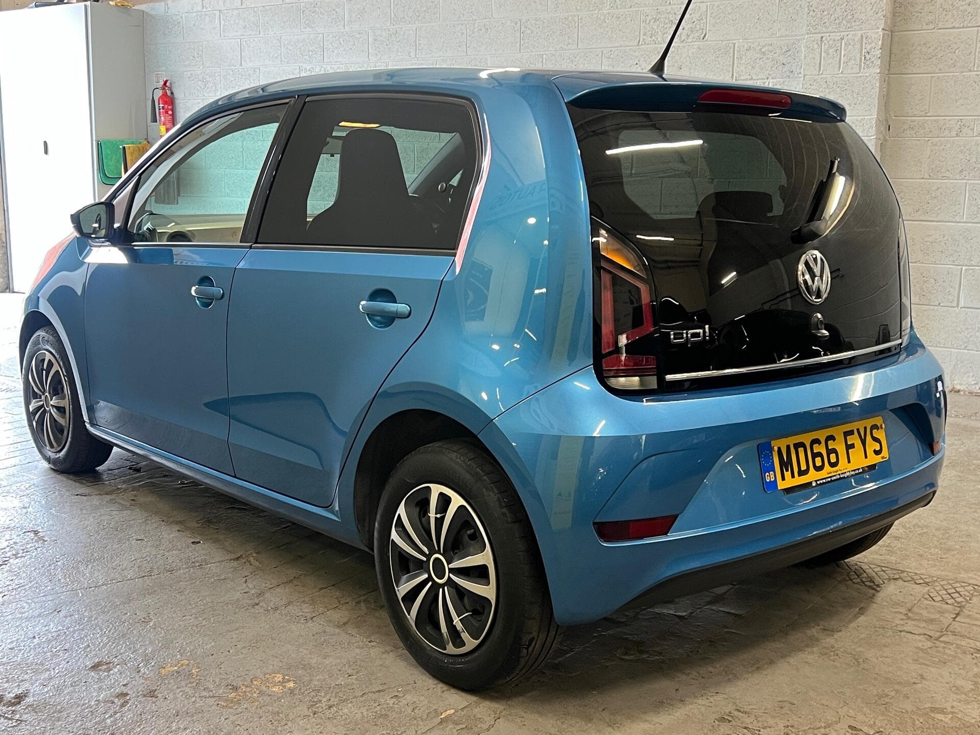 2017 Volkswagen up! - Image 3