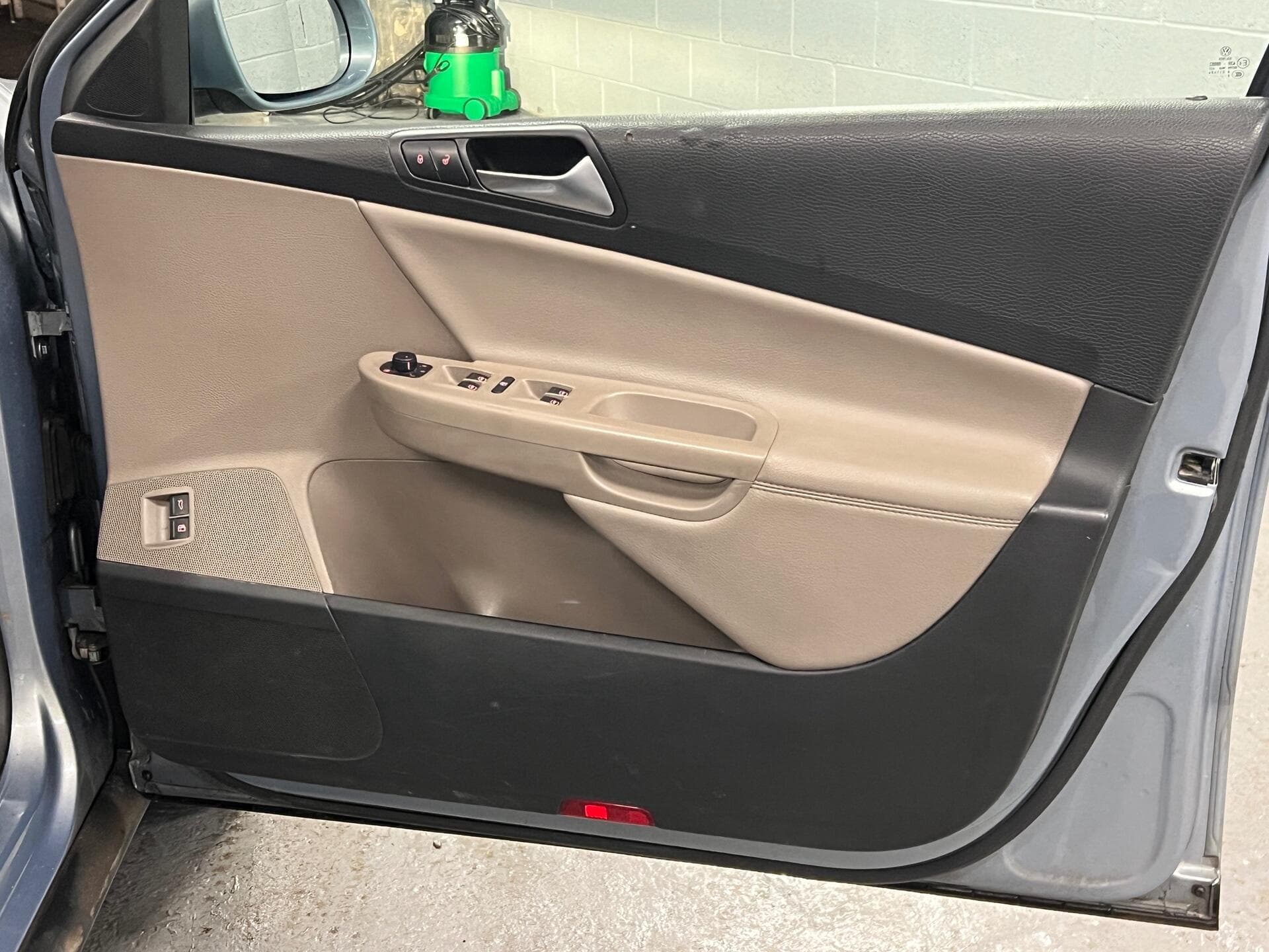 2009 Volkswagen Passat - Thumbnail 18