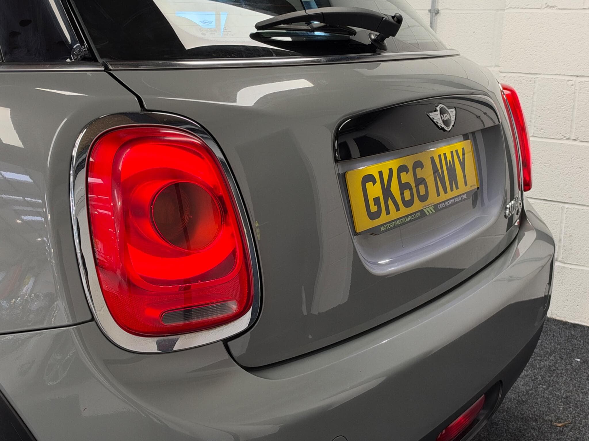 2016 MINI Hatch - Thumbnail 32