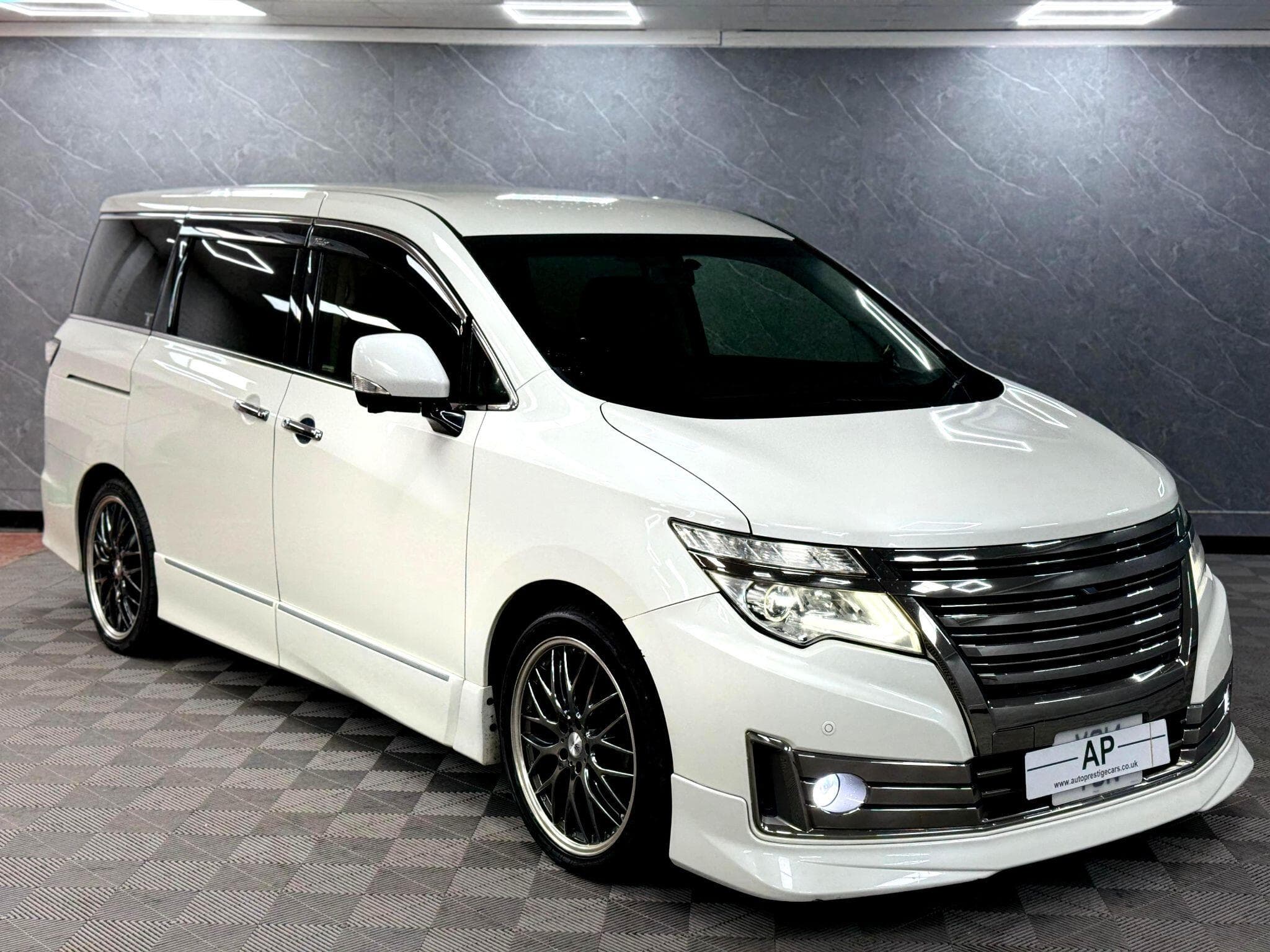 2014 Nissan Elgrand - Thumbnail 10