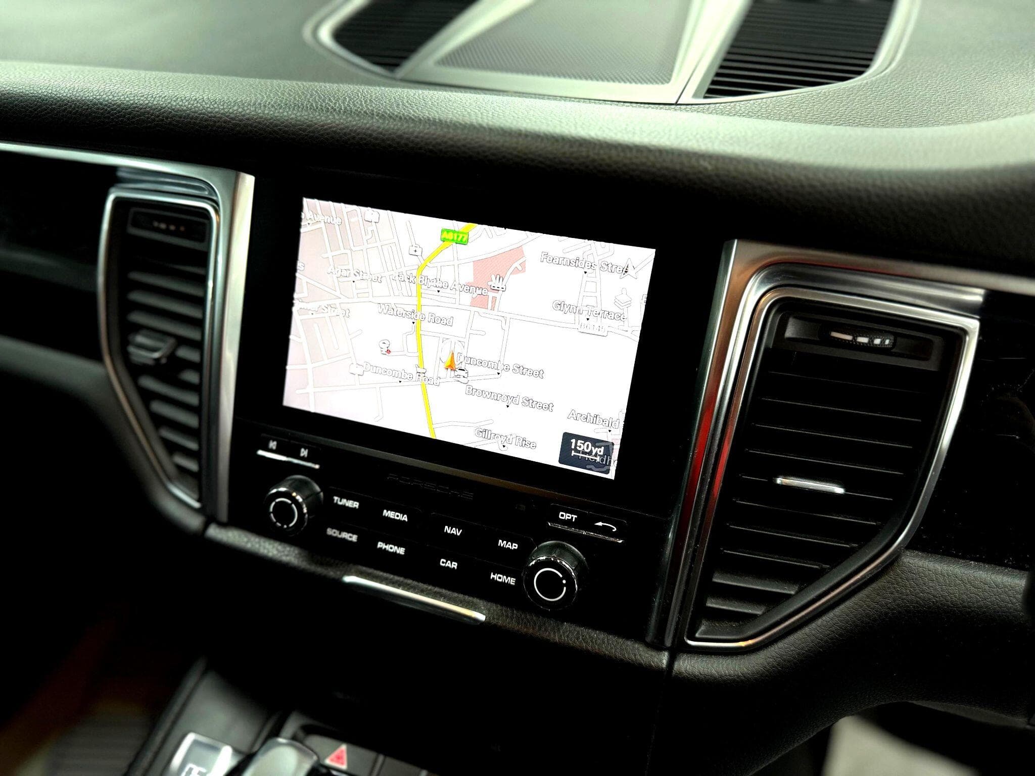 2016 Porsche Macan - Thumbnail 34