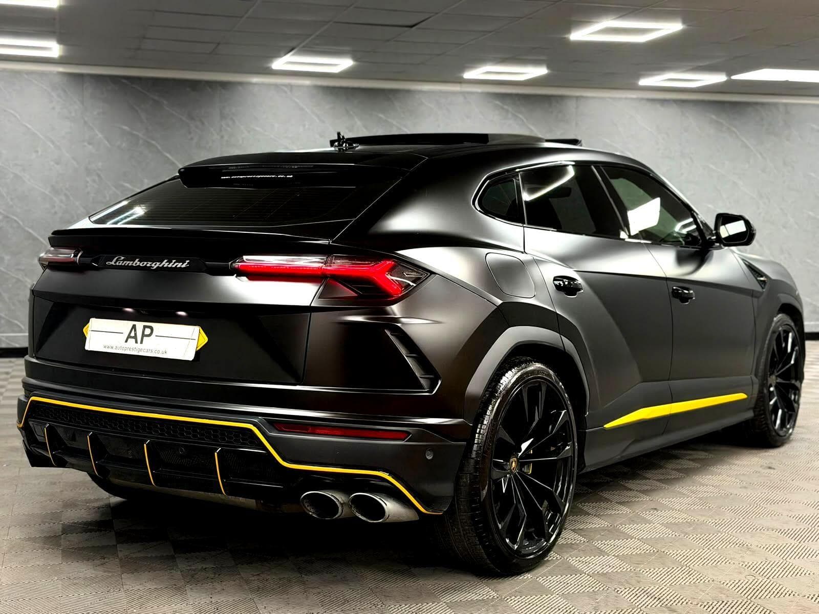 2022 Lamborghini Urus - Thumbnail 36