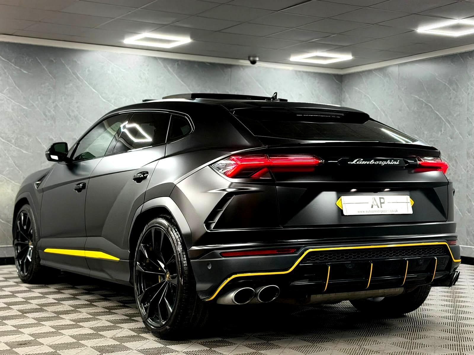 2022 Lamborghini Urus - Thumbnail 32