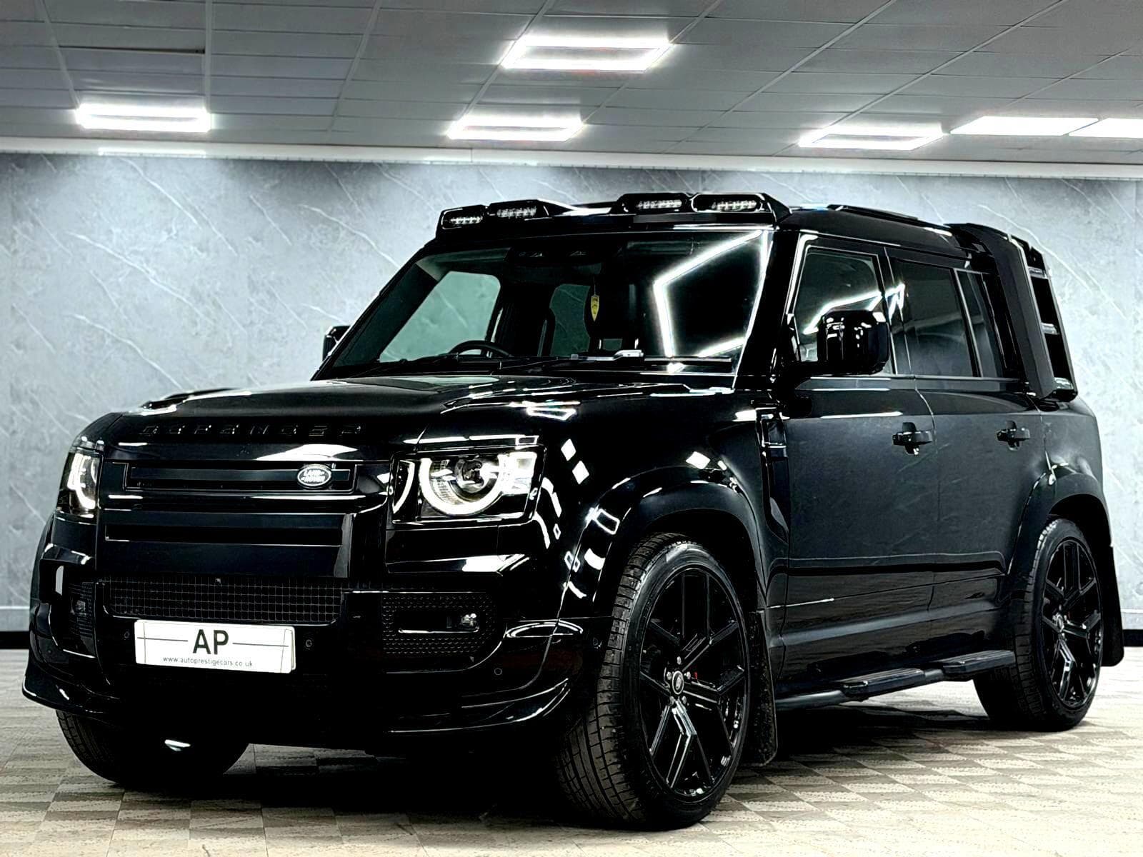 2024 Land Rover Defender 110 - Thumbnail 11