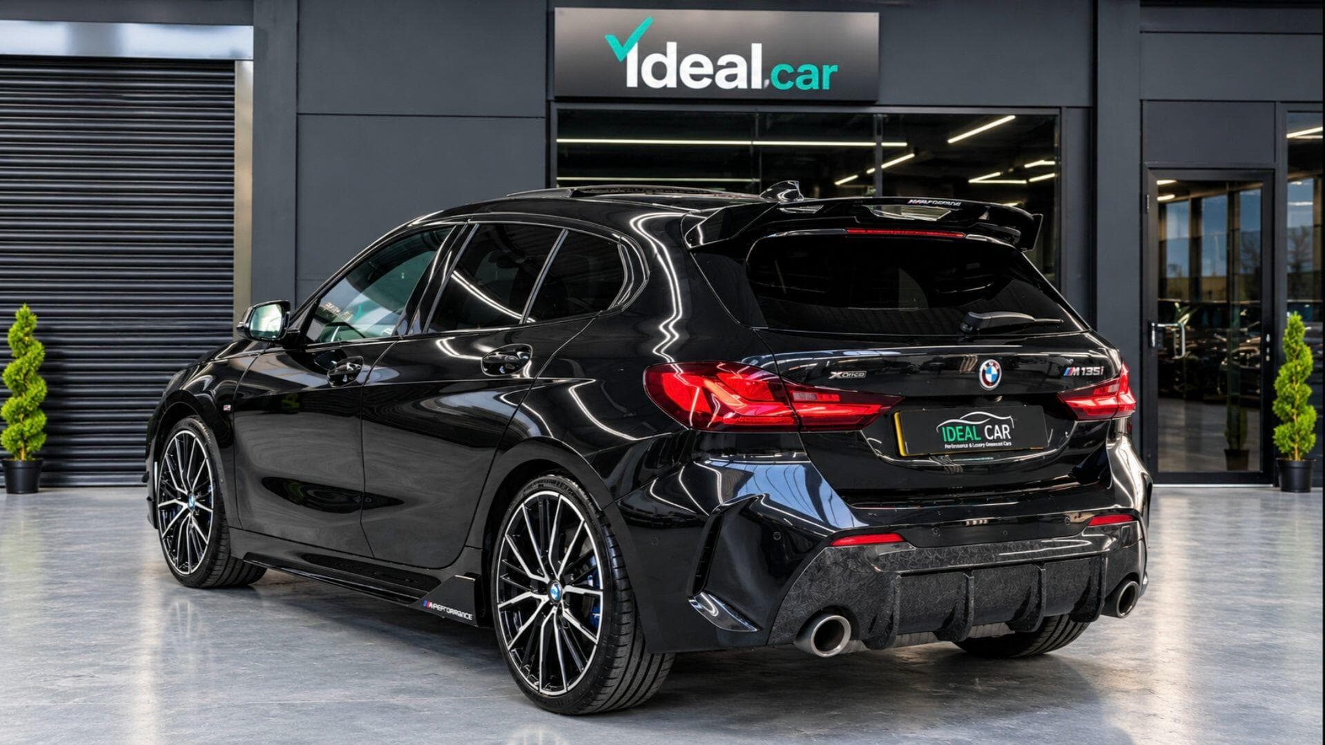 2023 BMW 1 Series - Thumbnail 2