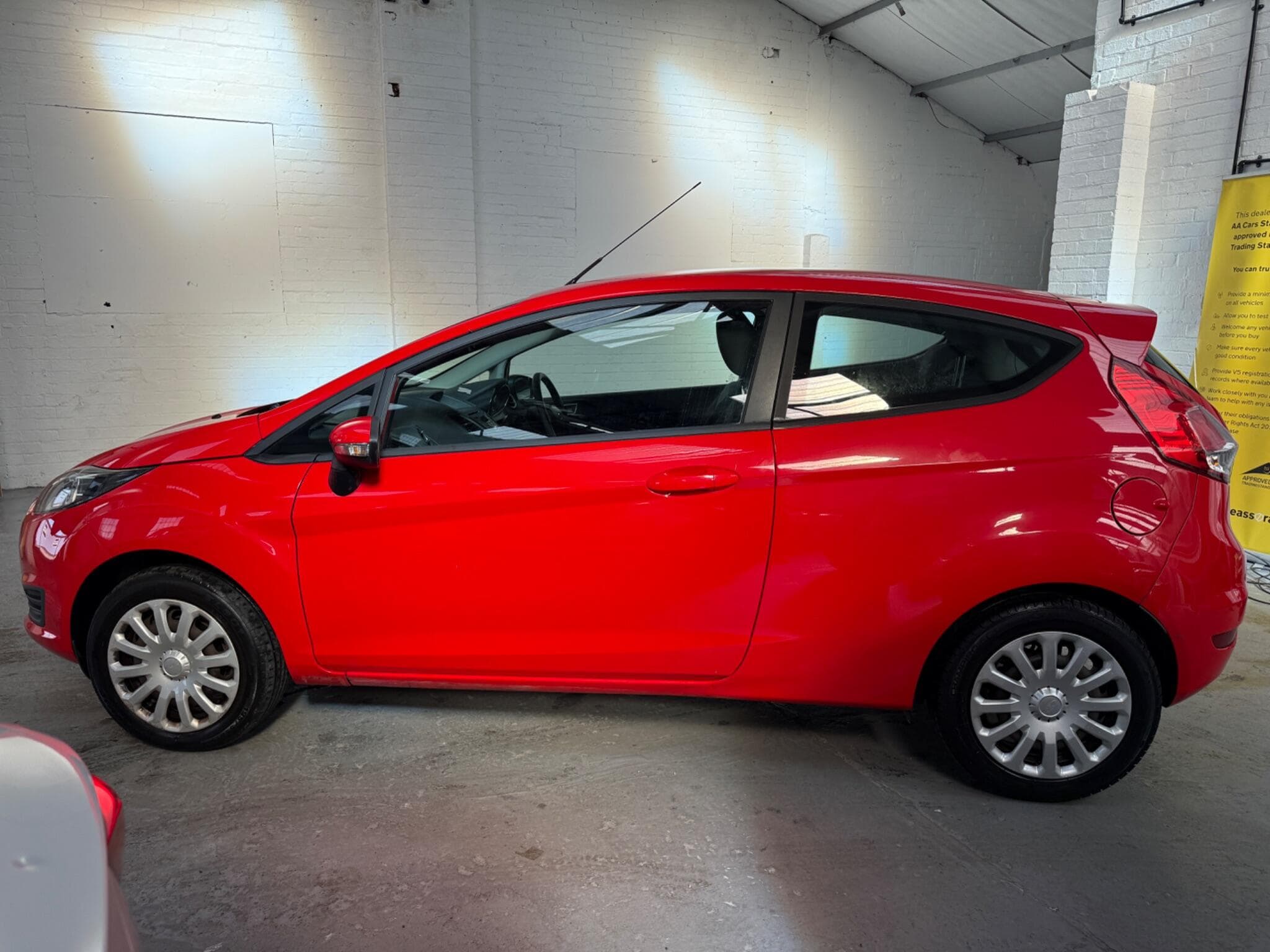 2014 Ford Fiesta - Thumbnail 5