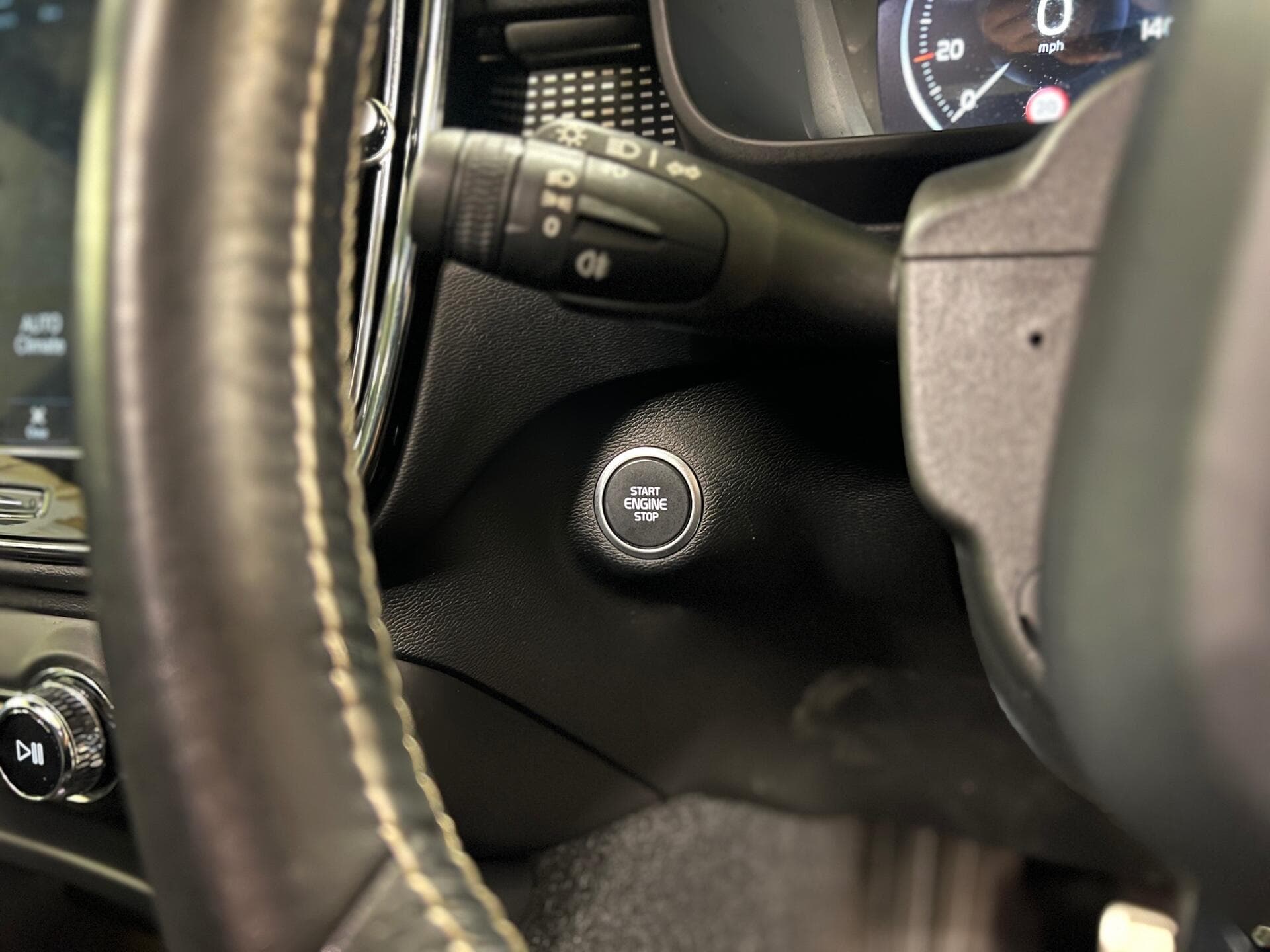 2018 Volvo XC40 - Thumbnail 39