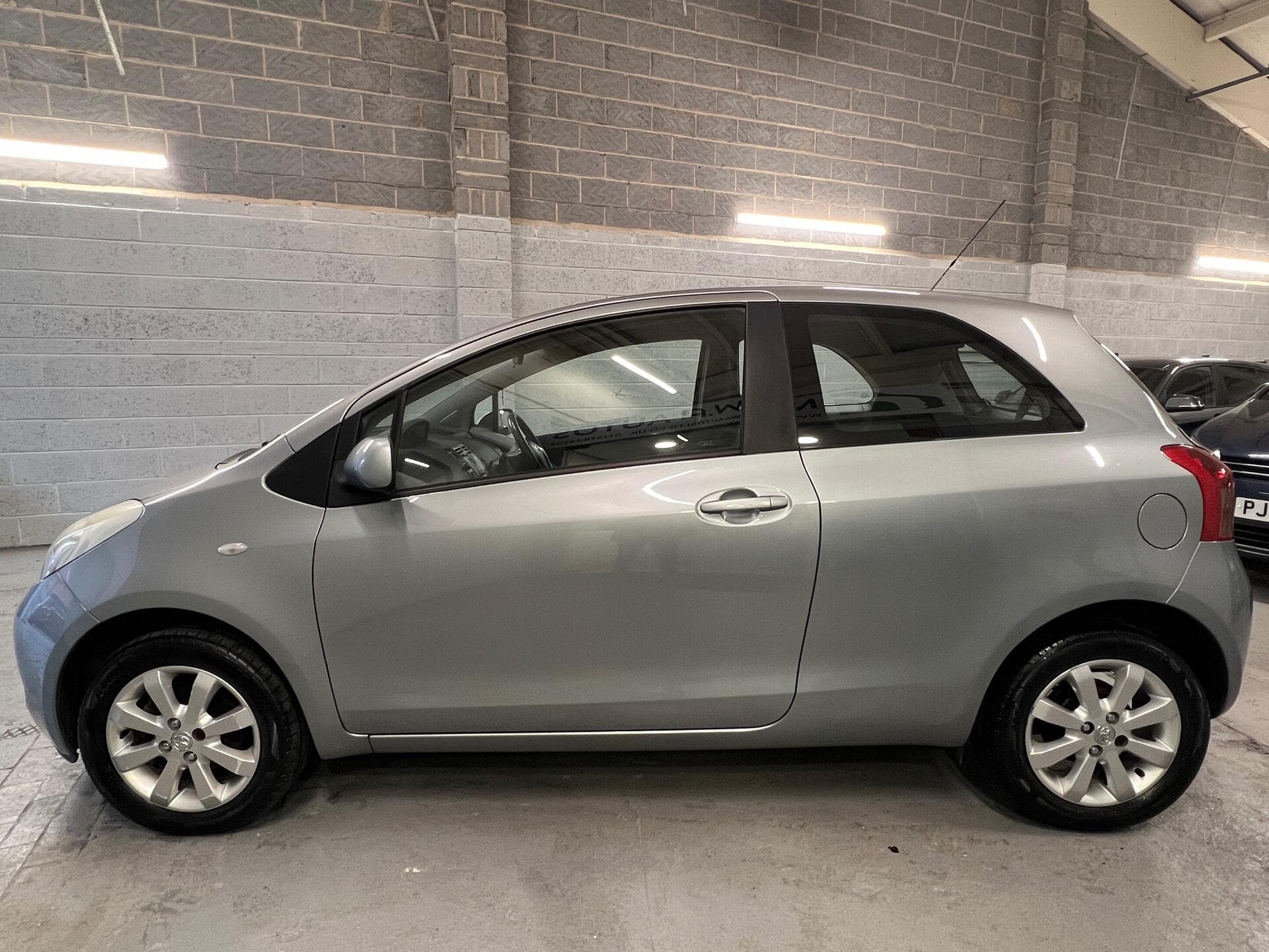 2008 Toyota Yaris - Thumbnail 11