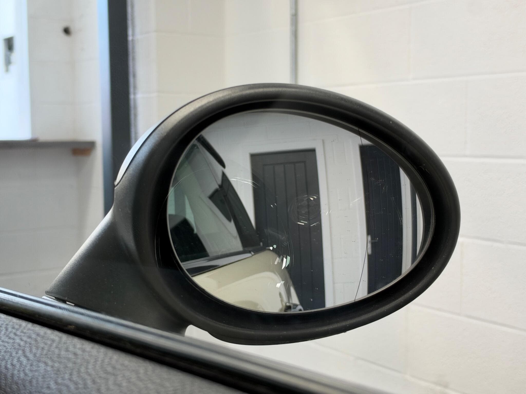 2011 MINI Hatch - Thumbnail 39
