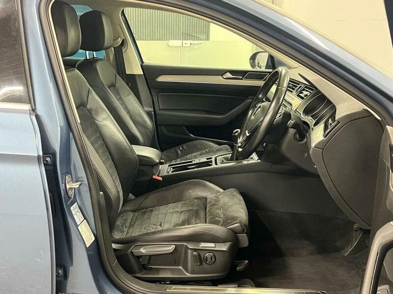 2015 Volkswagen Passat - Thumbnail 25