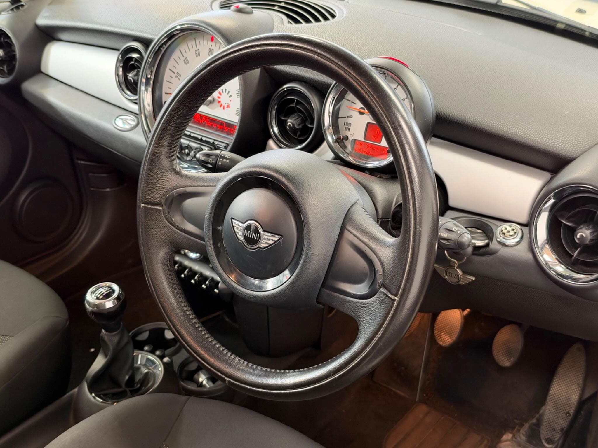 2011 MINI Hatch - Thumbnail 34