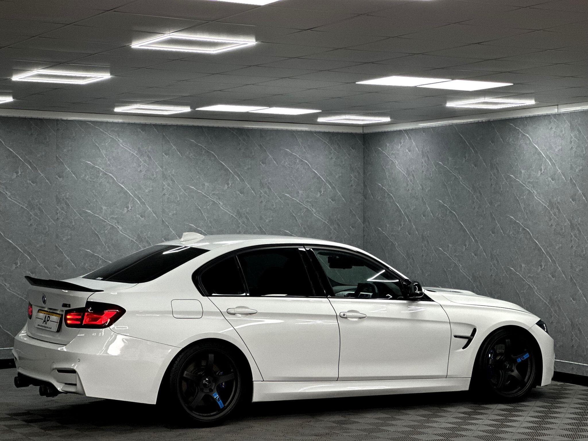 2015 BMW 3 Series - Thumbnail 19