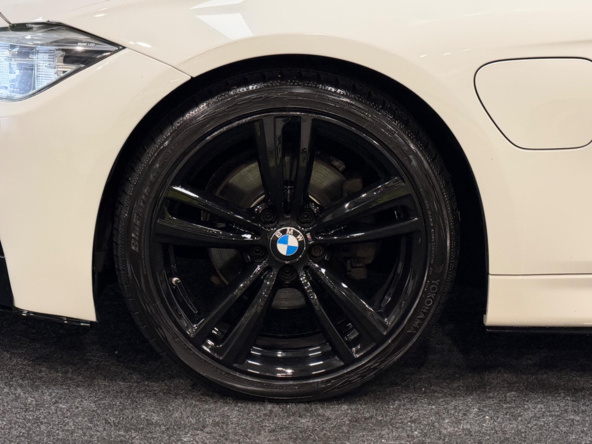 2017 BMW 3 Series - Thumbnail 29