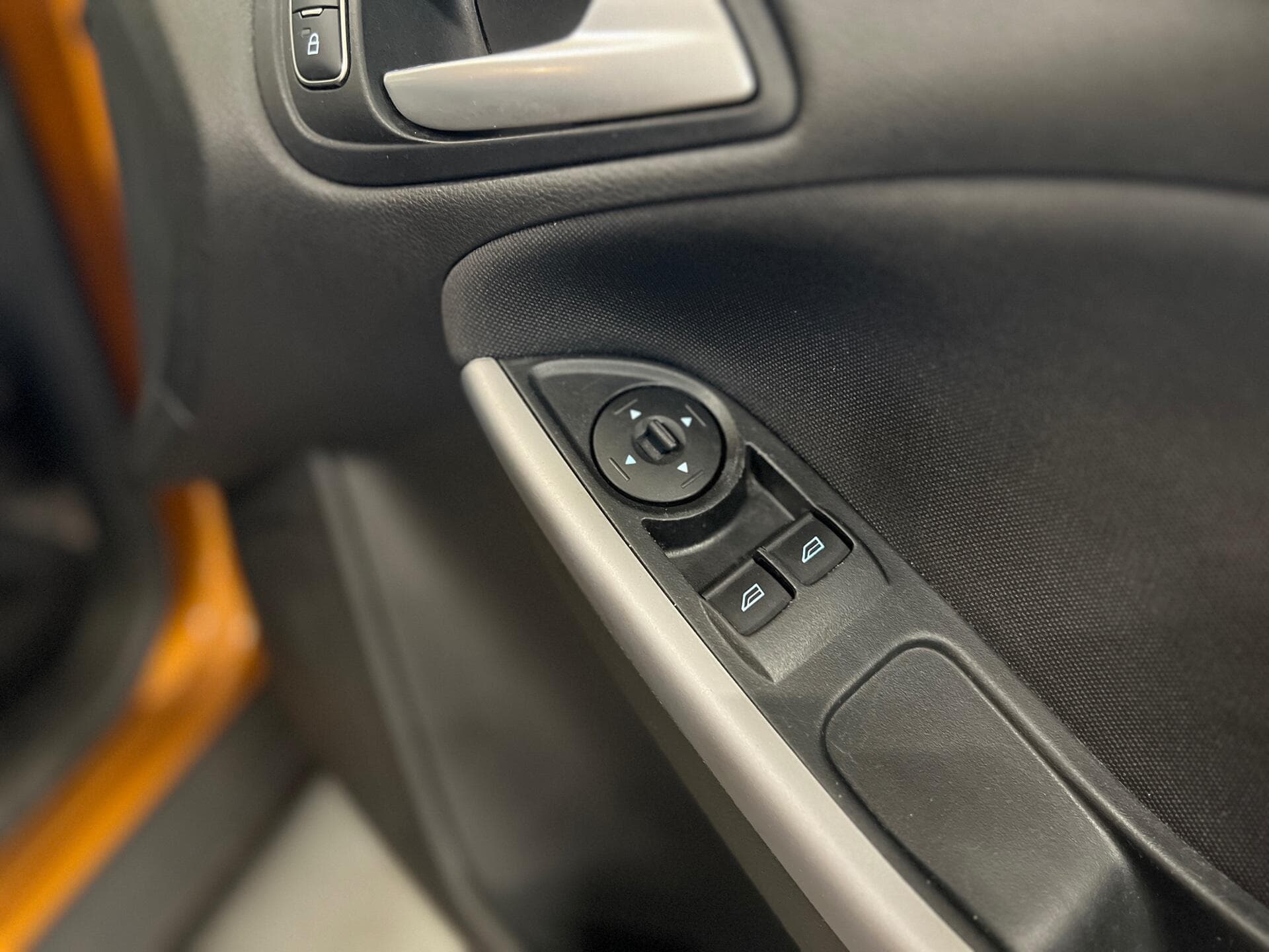 2017 Ford Focus - Thumbnail 25