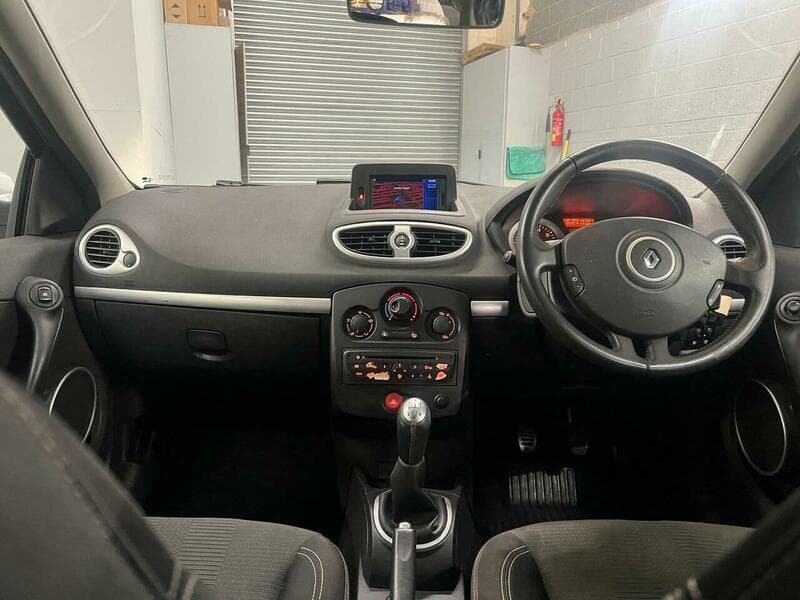 2011 Renault Clio - Thumbnail 33