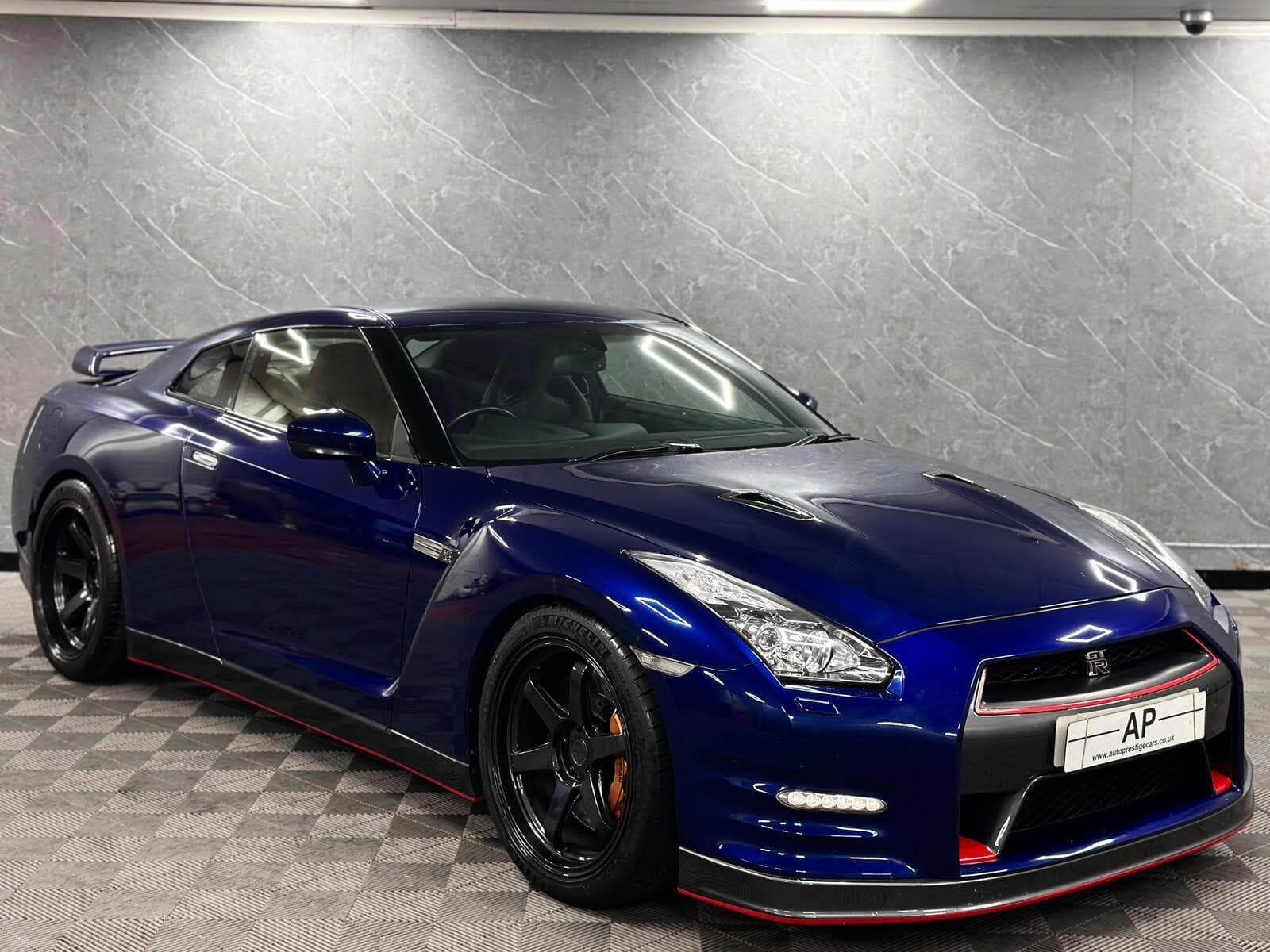 2012 Nissan GT-R - Main