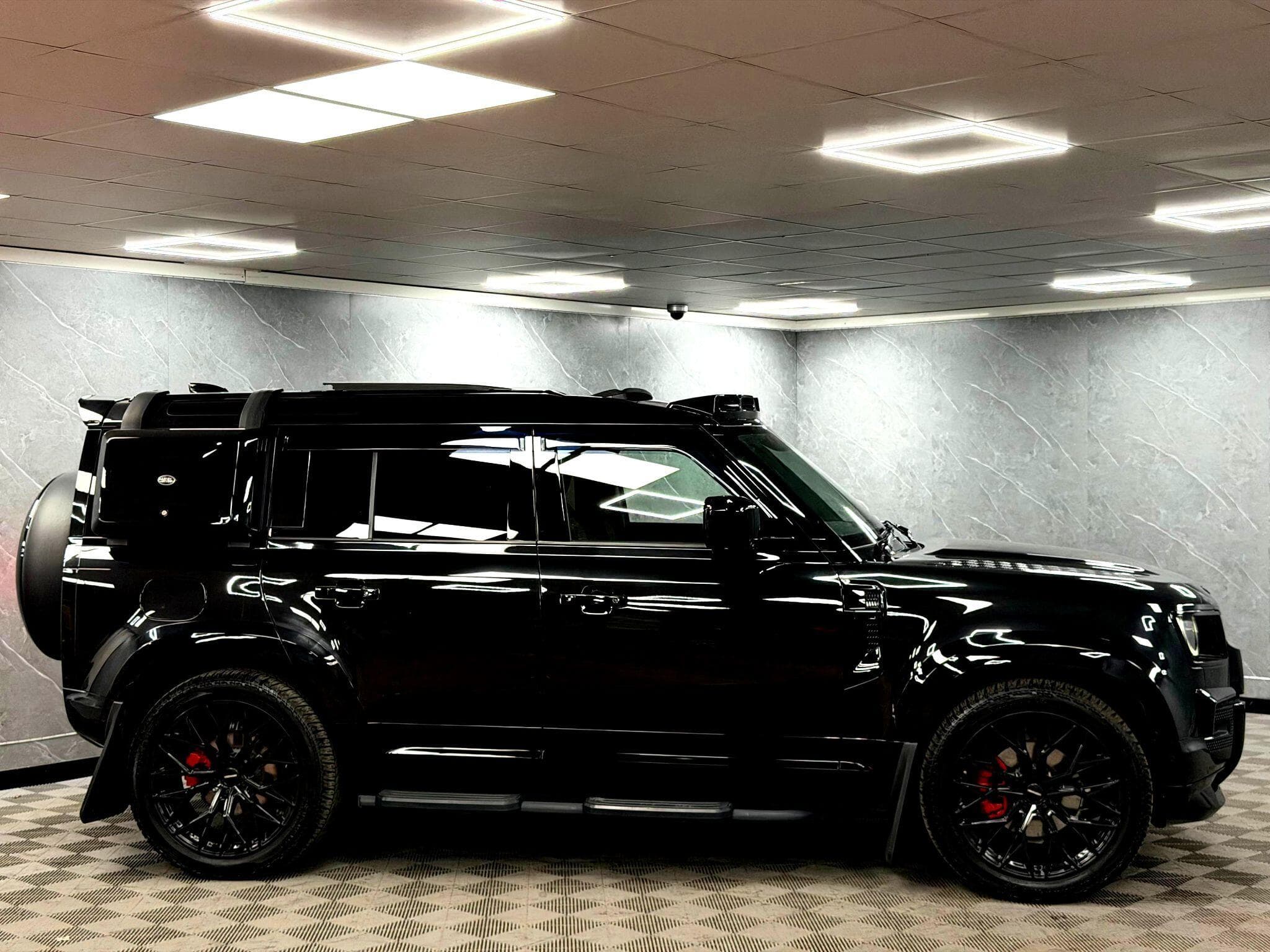 2024 Land Rover Defender 110 - Thumbnail 30