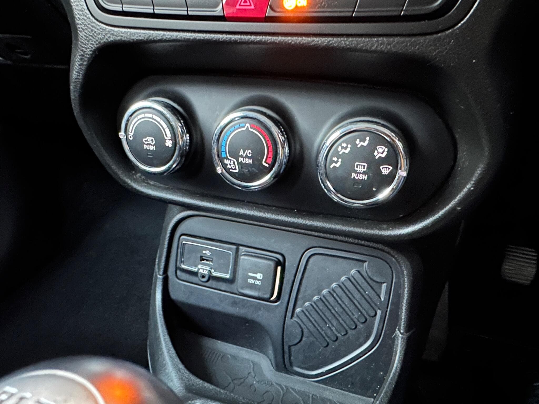 2016 Jeep Renegade - Thumbnail 17